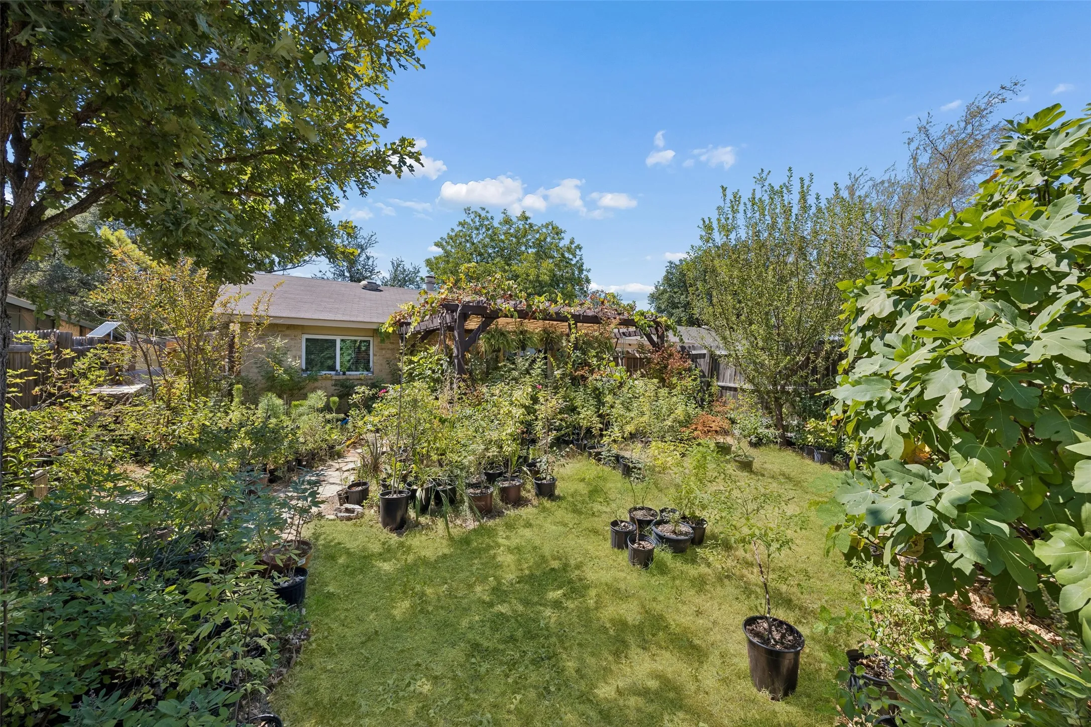 Single Family Residence For Sale in Denton County , 2061 E Peters Colony Road, Carrollton, Texas 75007, 4 Bedroom, 2 Bathroom, 2 Garage spaces, 1,731 Sqft, built in 1974, mls#21381276, Real Estate Agent in Carrollton, Homes For Sale in Denton county, Homes For Sale in Carrollton, Realtor in Carrollton Texas, Real Estate Brokerage Independent Realty Texas, Luminita Cordes Realtor