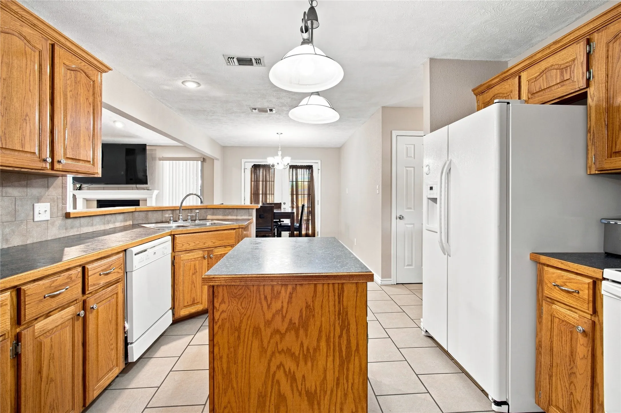 Single Family Residence For Sale in Bowie County , 115 Barkman Creek Trace Rd, Hooks, Texas 75561, 3 Bedroom, 2 Bathroom, 1 Garage spaces, 1,850 Sqft, built in 2005, mls#21381240, Real Estate Agent in Hooks, Homes For Sale in Bowie county, Homes For Sale in Hooks, Realtor in Hooks Texas, Real Estate Brokerage Independent Realty Texas, Luminita Cordes Realtor