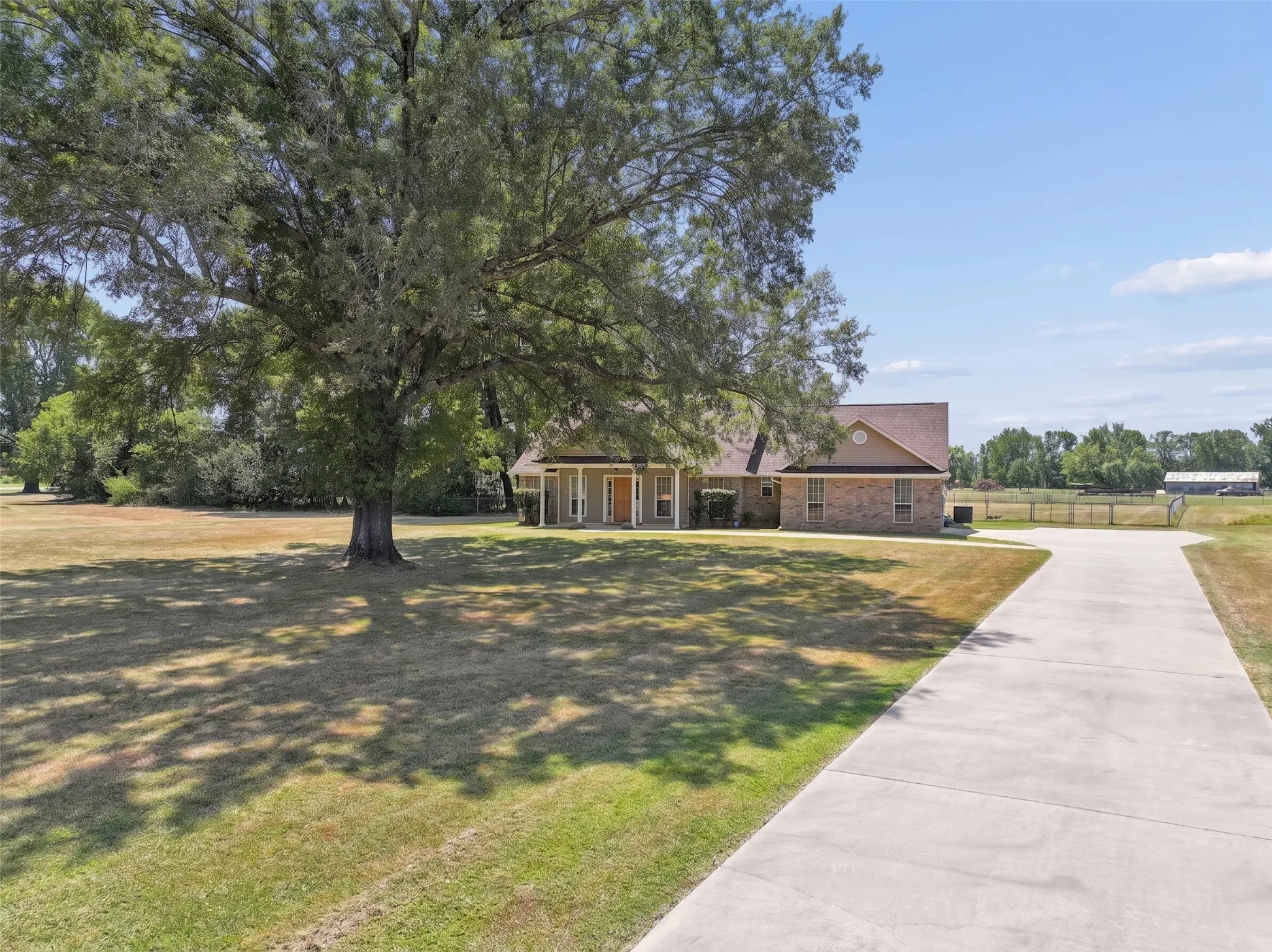 Single Family Residence For Sale in Bowie County , 115 Barkman Creek Trace Rd, Hooks, Texas 75561, 3 Bedroom, 2 Bathroom, 1 Garage spaces, 1,850 Sqft, built in 2005, mls#21381240, Real Estate Agent in Hooks, Homes For Sale in Bowie county, Homes For Sale in Hooks, Realtor in Hooks Texas, Real Estate Brokerage Independent Realty Texas, Luminita Cordes Realtor