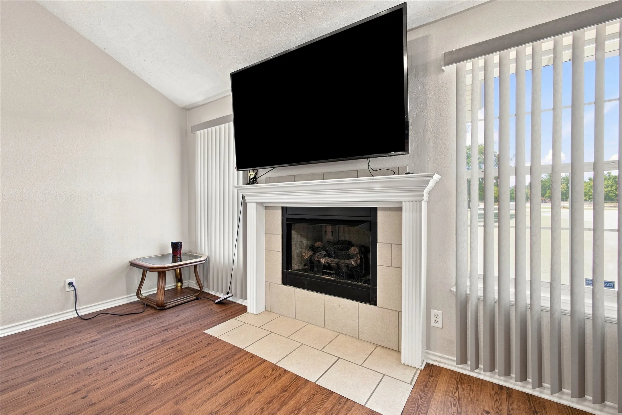 Single Family Residence For Sale in Bowie County , 115 Barkman Creek Trace Rd, Hooks, Texas 75561, 3 Bedroom, 2 Bathroom, 1 Garage spaces, 1,850 Sqft, built in 2005, mls#21381240, Real Estate Agent in Hooks, Homes For Sale in Bowie county, Homes For Sale in Hooks, Realtor in Hooks Texas, Real Estate Brokerage Independent Realty Texas, Luminita Cordes Realtor