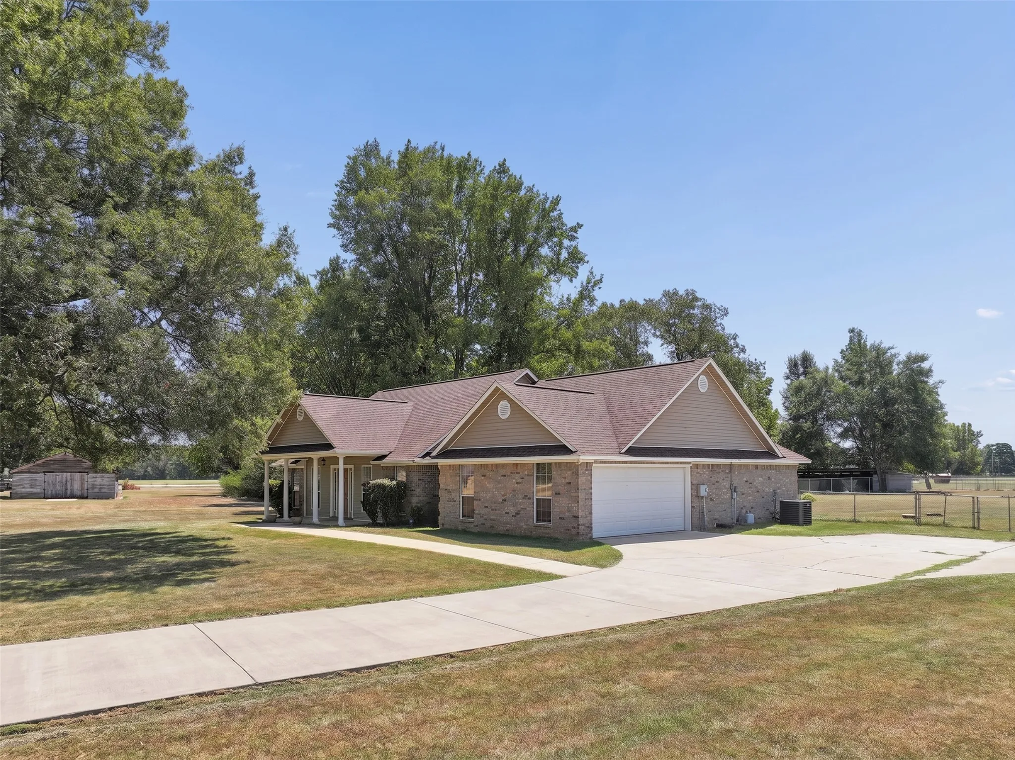 Single Family Residence For Sale in Bowie County , 115 Barkman Creek Trace Rd, Hooks, Texas 75561, 3 Bedroom, 2 Bathroom, 1 Garage spaces, 1,850 Sqft, built in 2005, mls#21381240, Real Estate Agent in Hooks, Homes For Sale in Bowie county, Homes For Sale in Hooks, Realtor in Hooks Texas, Real Estate Brokerage Independent Realty Texas, Luminita Cordes Realtor
