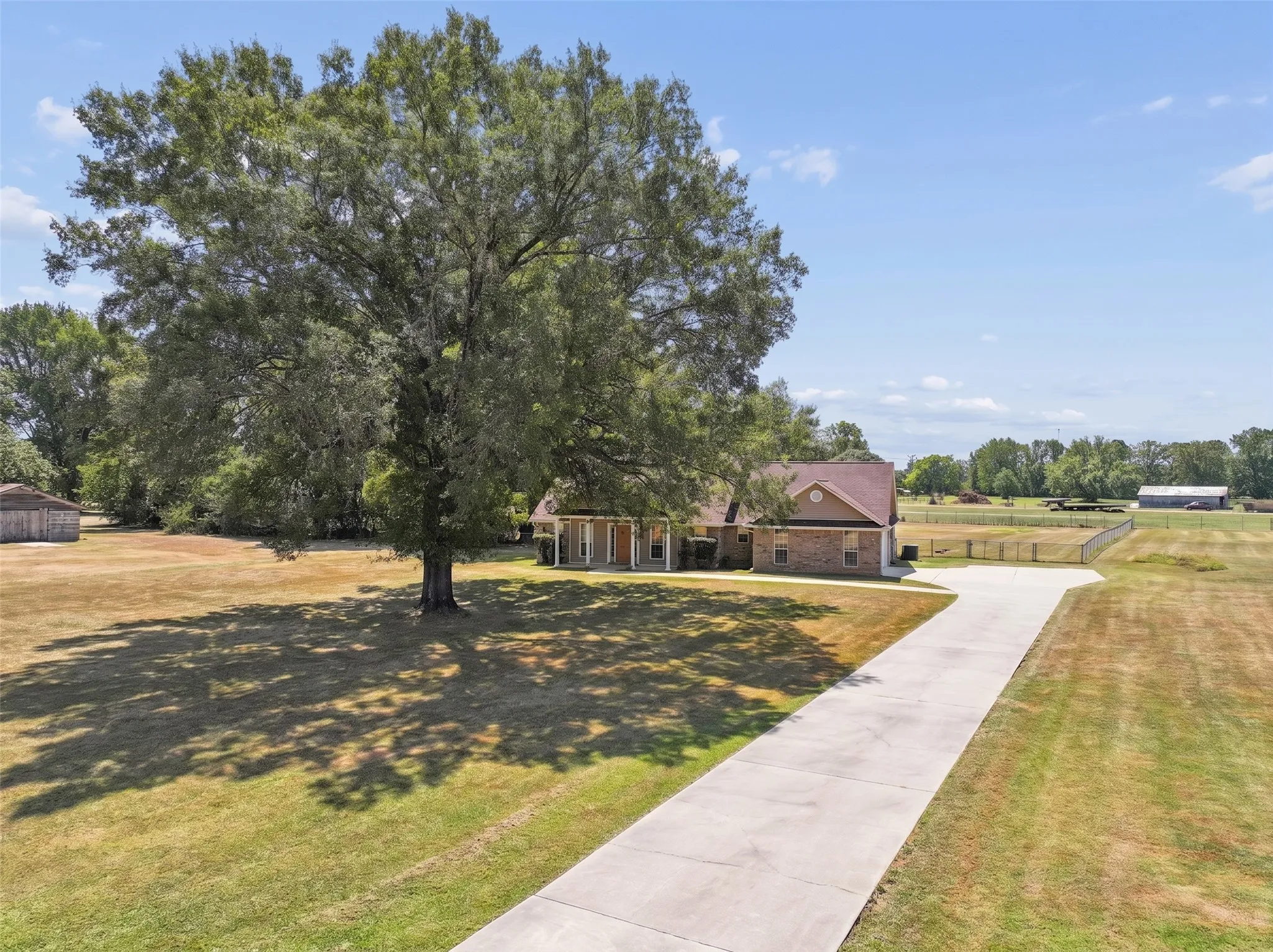 Single Family Residence For Sale in Bowie County , 115 Barkman Creek Trace Rd, Hooks, Texas 75561, 3 Bedroom, 2 Bathroom, 1 Garage spaces, 1,850 Sqft, built in 2005, mls#21381240, Real Estate Agent in Hooks, Homes For Sale in Bowie county, Homes For Sale in Hooks, Realtor in Hooks Texas, Real Estate Brokerage Independent Realty Texas, Luminita Cordes Realtor