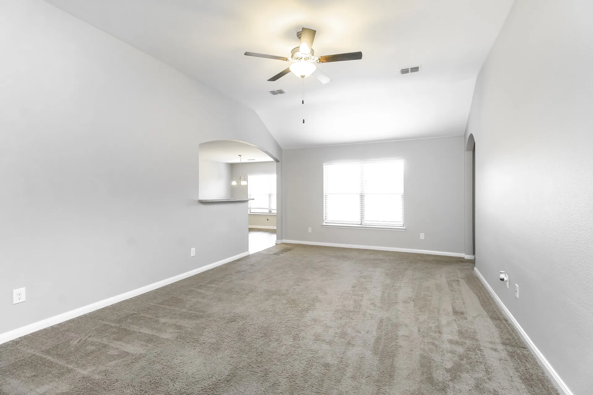 Single Family Residence For Rent in Kaufman County , 4122 Perch Drive, Forney, Texas 75126, 3 Bedroom, 3 Bathroom, 2 Garage spaces, 1,643 Sqft, built in 2019, mls#21381300, Real Estate Agent in Forney, Homes For Rent in Kaufman county, Homes For Rent in Forney, Realtor in Forney Texas, Real Estate Brokerage Independent Realty Texas, Luminita Cordes Realtor
