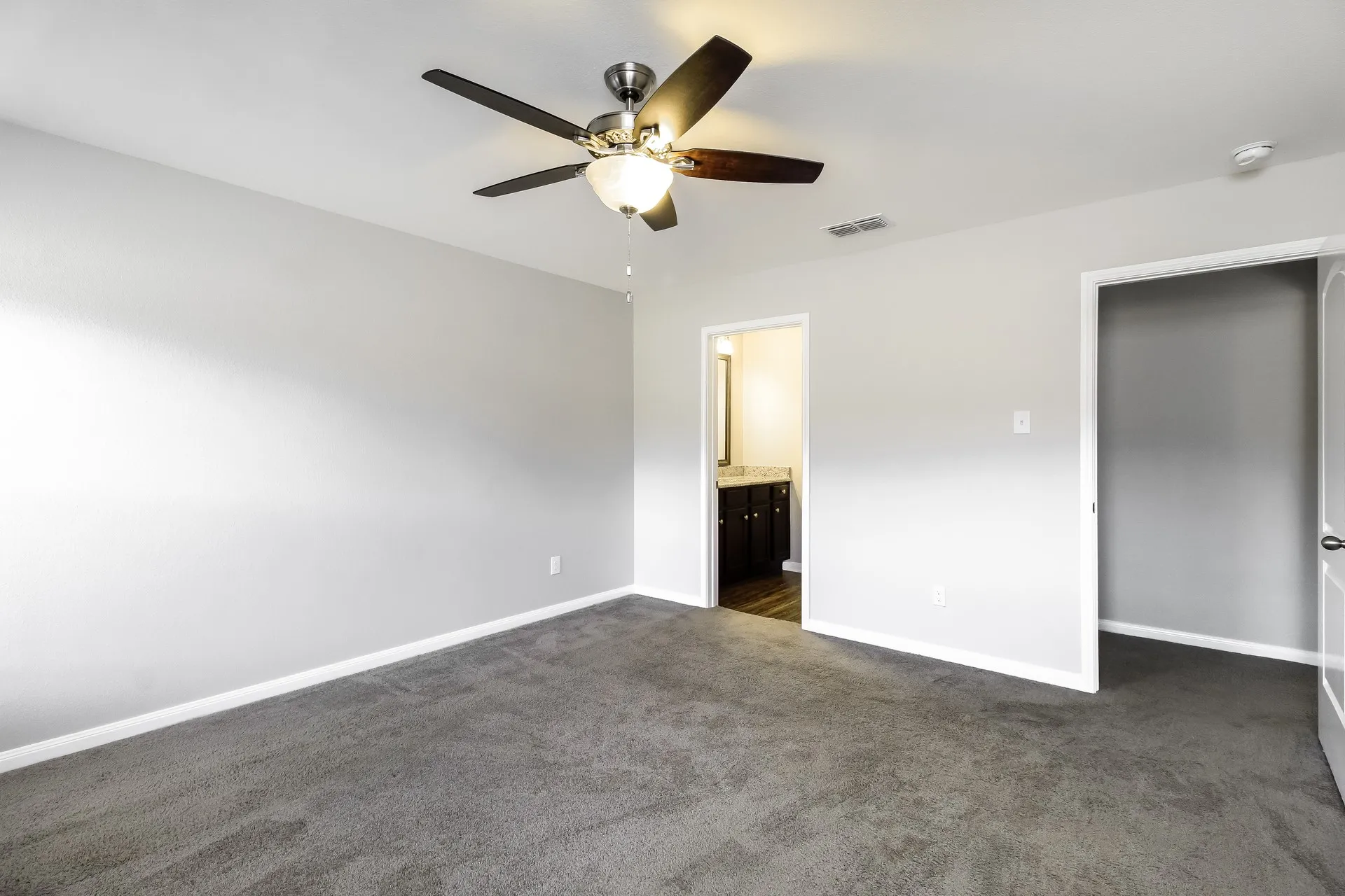 Single Family Residence For Rent in Kaufman County , 4122 Perch Drive, Forney, Texas 75126, 3 Bedroom, 3 Bathroom, 2 Garage spaces, 1,643 Sqft, built in 2019, mls#21381300, Real Estate Agent in Forney, Homes For Rent in Kaufman county, Homes For Rent in Forney, Realtor in Forney Texas, Real Estate Brokerage Independent Realty Texas, Luminita Cordes Realtor