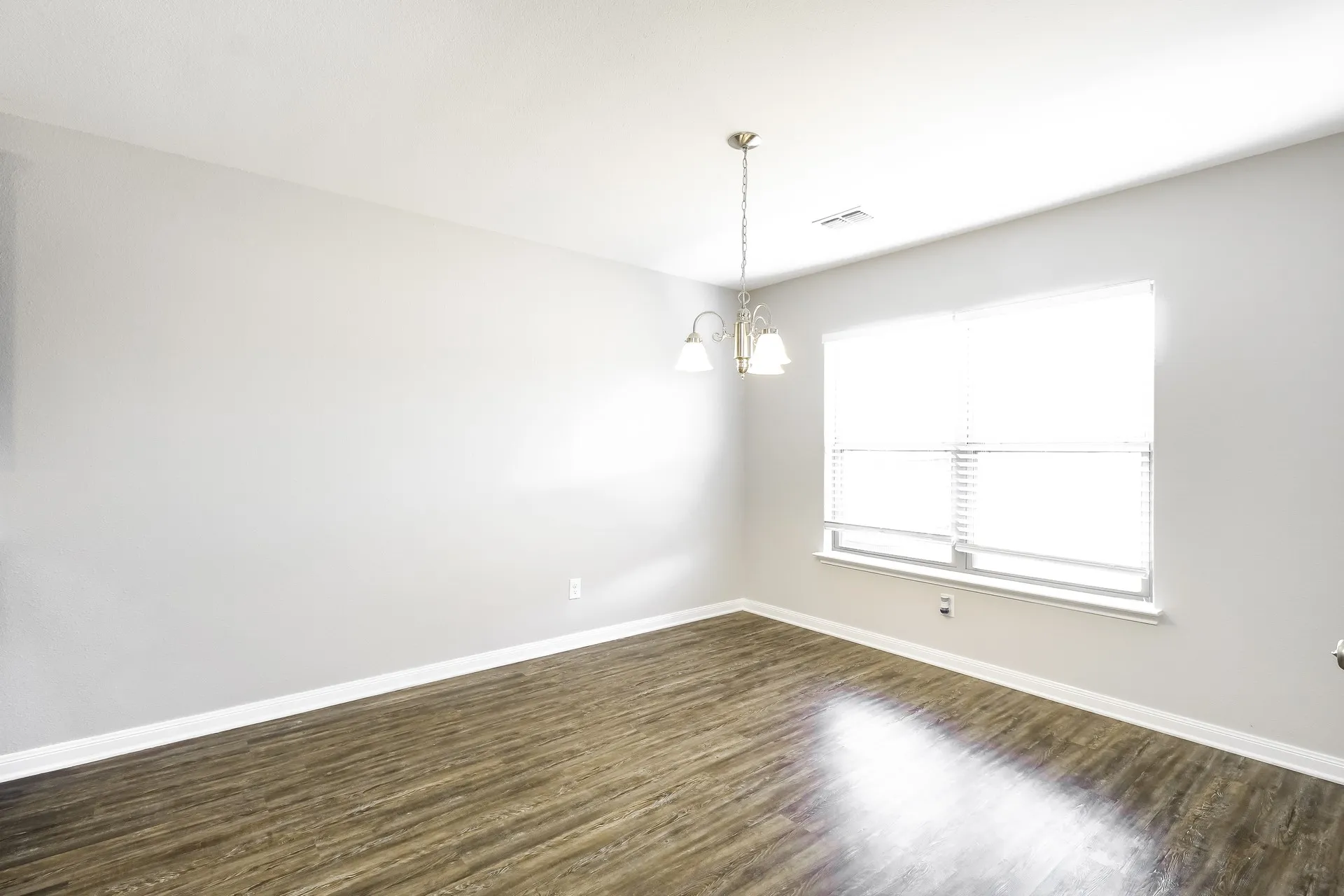Single Family Residence For Rent in Kaufman County , 4122 Perch Drive, Forney, Texas 75126, 3 Bedroom, 3 Bathroom, 2 Garage spaces, 1,643 Sqft, built in 2019, mls#21381300, Real Estate Agent in Forney, Homes For Rent in Kaufman county, Homes For Rent in Forney, Realtor in Forney Texas, Real Estate Brokerage Independent Realty Texas, Luminita Cordes Realtor
