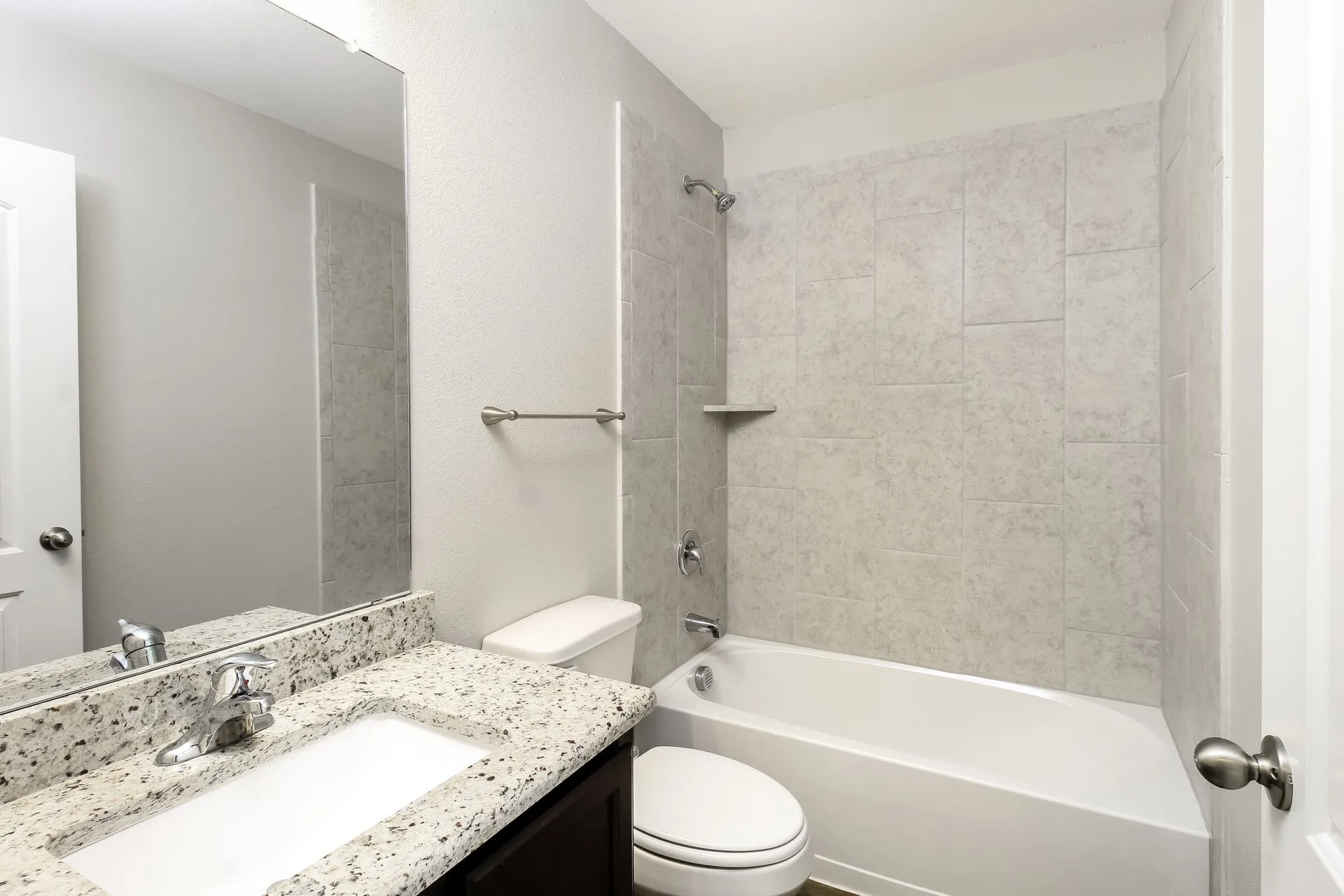 Single Family Residence For Rent in Kaufman County , 4122 Perch Drive, Forney, Texas 75126, 3 Bedroom, 3 Bathroom, 2 Garage spaces, 1,643 Sqft, built in 2019, mls#21381300, Real Estate Agent in Forney, Homes For Rent in Kaufman county, Homes For Rent in Forney, Realtor in Forney Texas, Real Estate Brokerage Independent Realty Texas, Luminita Cordes Realtor