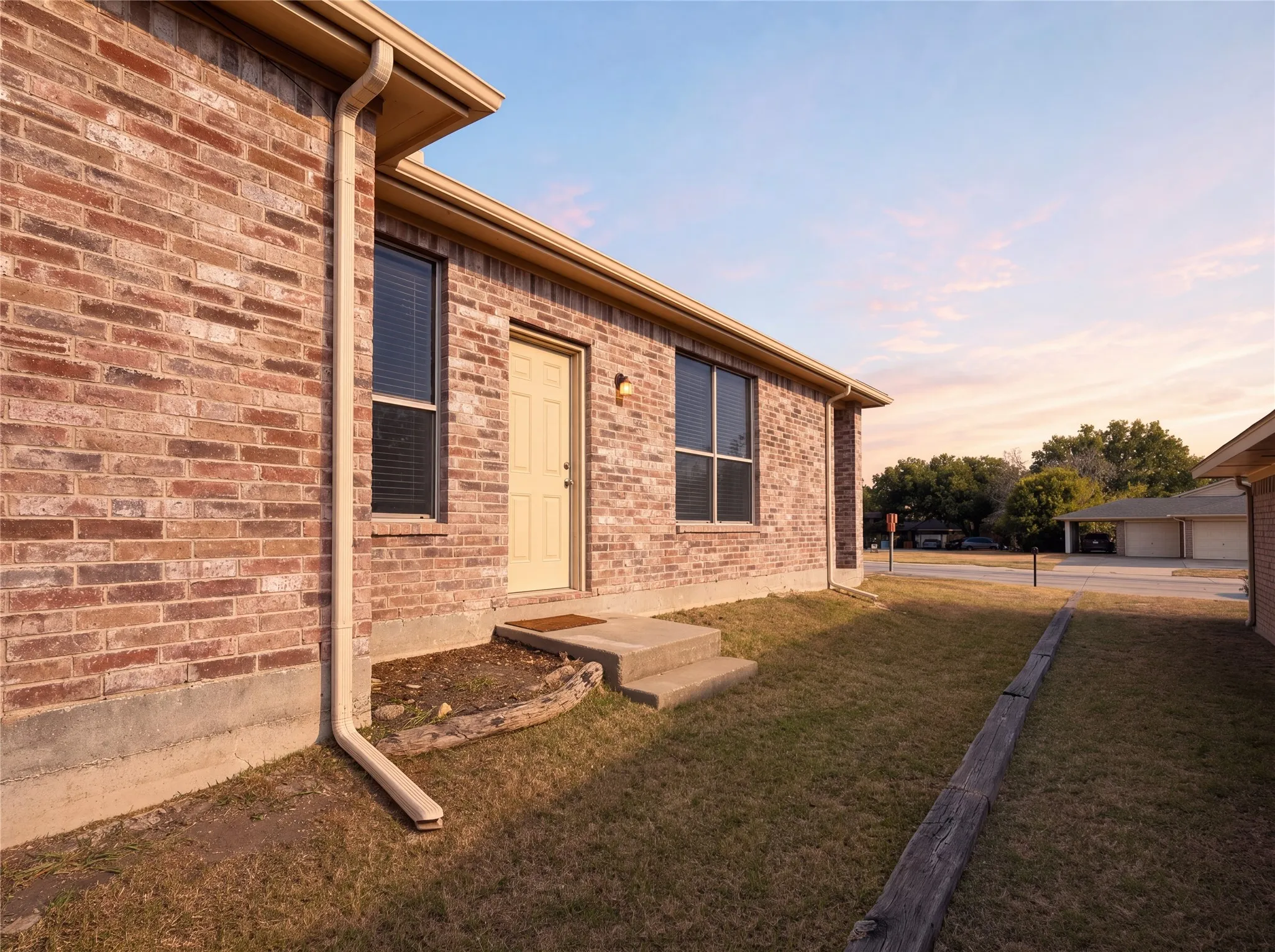 Duplex For Rent in Collin County , 2400 18th Street *****2402*****, Plano, Texas 75074, 3 Bedroom, 2 Bathroom, 2 Garage spaces, 1,277 Sqft, built in 2006, mls#21381104, Real Estate Agent in Plano, Homes For Rent in Collin county, Homes For Rent in Plano, Realtor in Plano Texas, Real Estate Brokerage Independent Realty Texas, Luminita Cordes Realtor