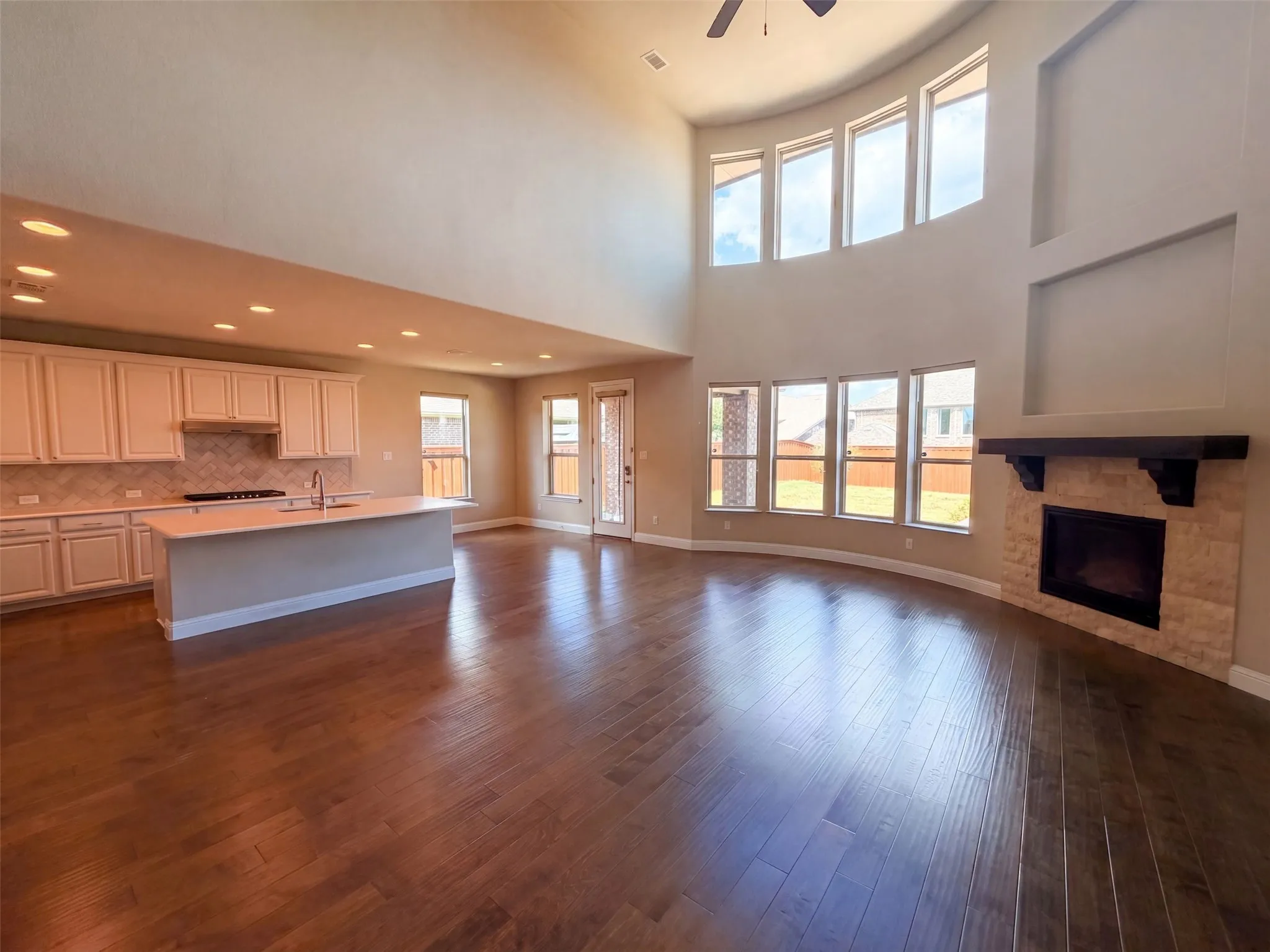 Single Family Residence For Sale in Collin County , 1621 Liberty Way Trail, St Paul, Texas 75098, 5 Bedroom, 3 Bathroom, 2 Garage spaces, 3,838 Sqft, built in 2017, mls#21381299, Real Estate Agent in St Paul, Homes For Sale in Collin county, Homes For Sale in St Paul, Realtor in St Paul Texas, Real Estate Brokerage Independent Realty Texas, Luminita Cordes Realtor