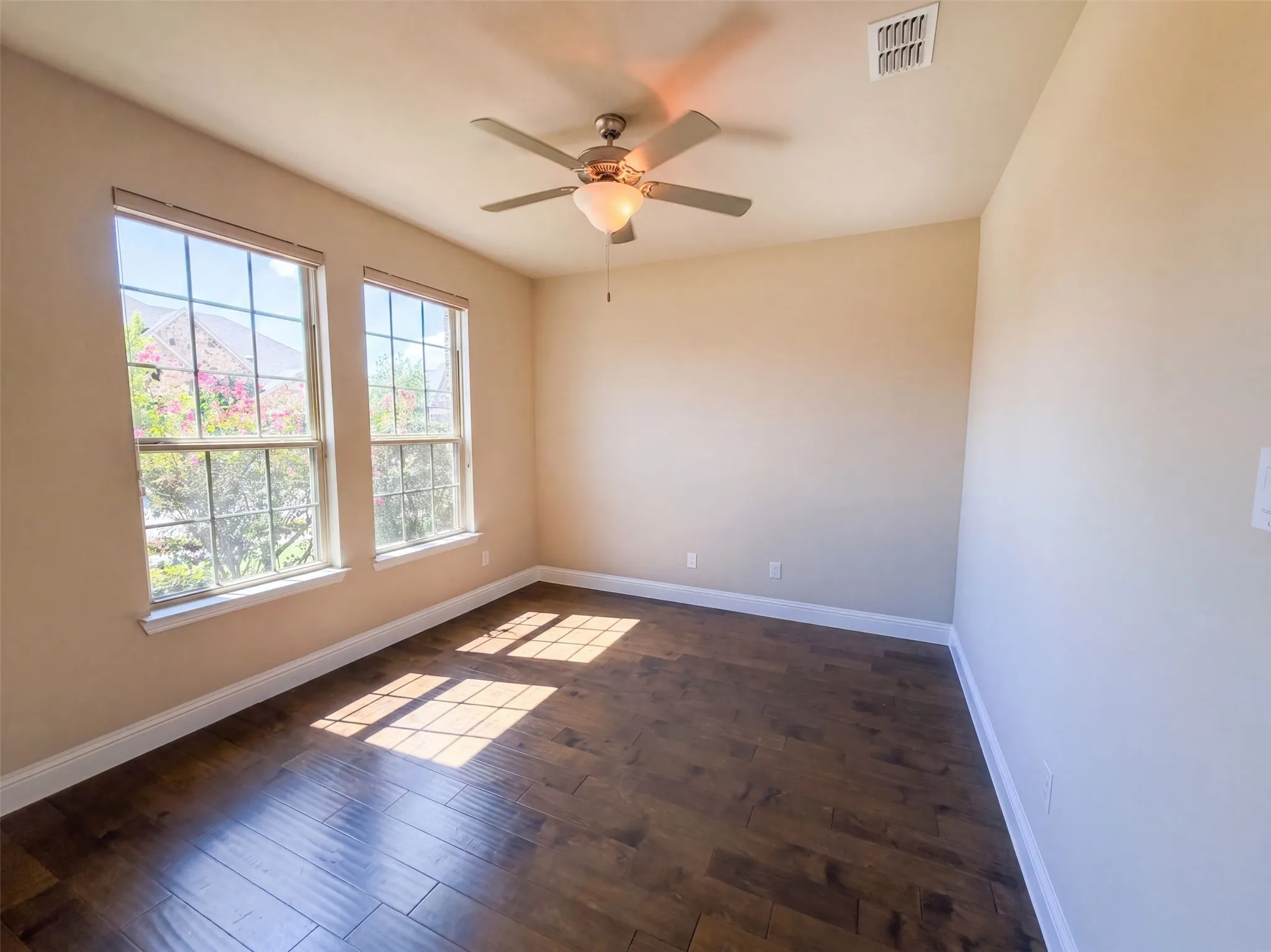 Single Family Residence For Sale in Collin County , 1621 Liberty Way Trail, St Paul, Texas 75098, 5 Bedroom, 3 Bathroom, 2 Garage spaces, 3,838 Sqft, built in 2017, mls#21381299, Real Estate Agent in St Paul, Homes For Sale in Collin county, Homes For Sale in St Paul, Realtor in St Paul Texas, Real Estate Brokerage Independent Realty Texas, Luminita Cordes Realtor