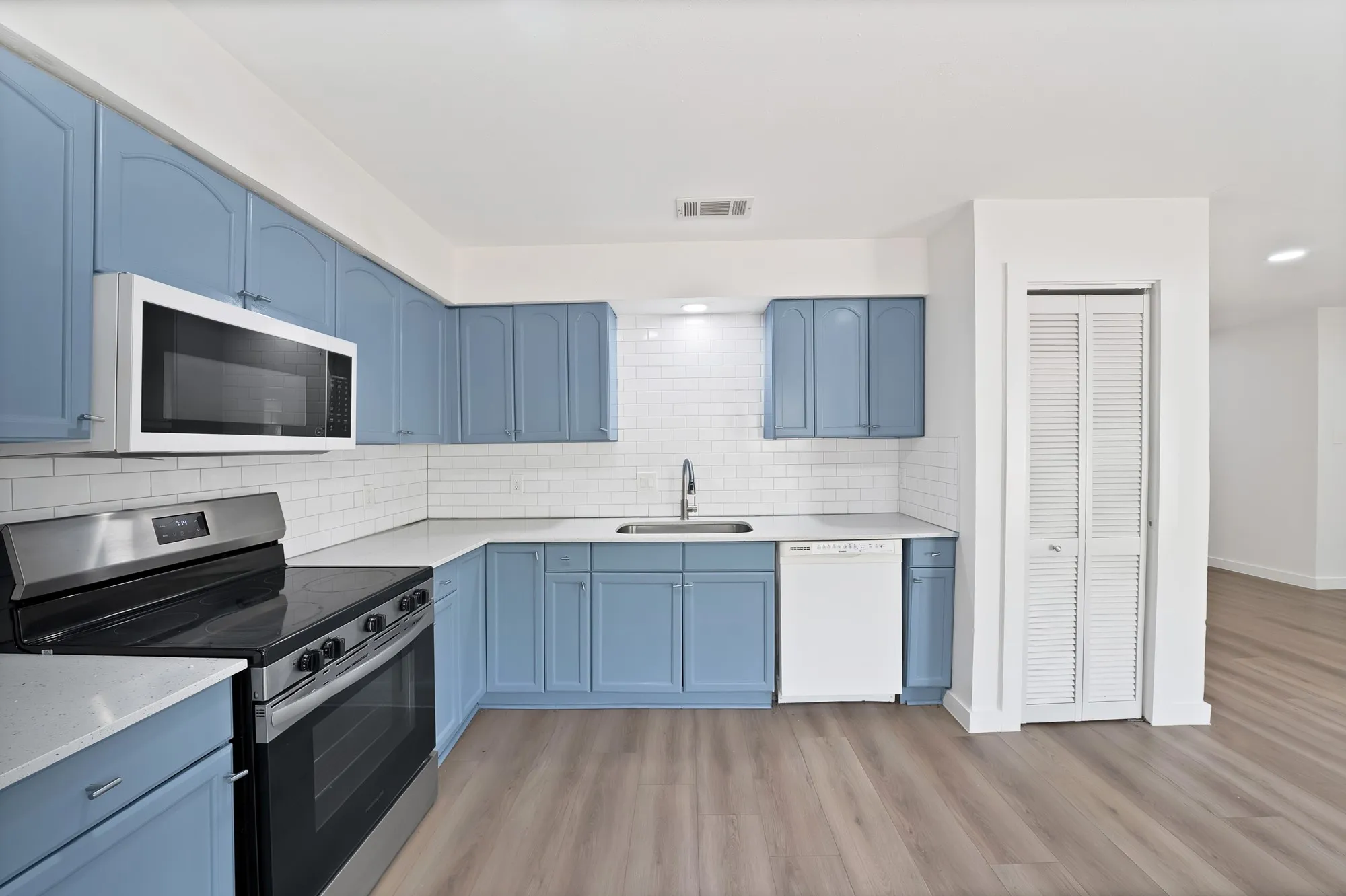 Single Family Residence For Rent in Tarrant County , 813 Panay Way Drive, Fort Worth, Texas 76108, 4 Bedroom, 2 Bathroom, 2 Garage spaces, 1,283 Sqft, built in 1979, mls#21379045, Real Estate Agent in Fort Worth, Homes For Rent in Tarrant county, Homes For Rent in Fort Worth, Realtor in Fort Worth Texas, Real Estate Brokerage Independent Realty Texas, Luminita Cordes Realtor