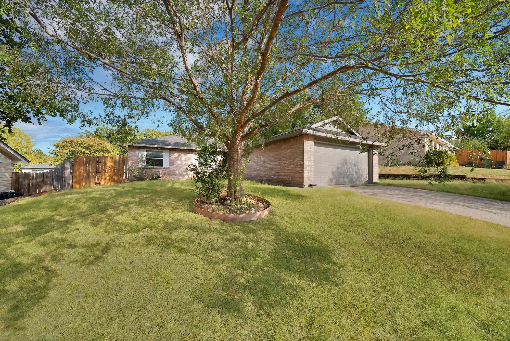 Single Family Residence For Rent in Tarrant County , 813 Panay Way Drive, Fort Worth, Texas 76108, 4 Bedroom, 2 Bathroom, 2 Garage spaces, 1,283 Sqft, built in 1979, mls#21379045, Real Estate Agent in Fort Worth, Homes For Rent in Tarrant county, Homes For Rent in Fort Worth, Realtor in Fort Worth Texas, Real Estate Brokerage Independent Realty Texas, Luminita Cordes Realtor