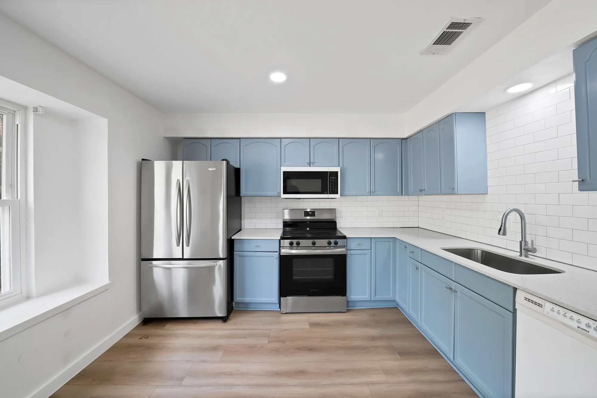 Single Family Residence For Rent in Tarrant County , 813 Panay Way Drive, Fort Worth, Texas 76108, 4 Bedroom, 2 Bathroom, 2 Garage spaces, 1,283 Sqft, built in 1979, mls#21379045, Real Estate Agent in Fort Worth, Homes For Rent in Tarrant county, Homes For Rent in Fort Worth, Realtor in Fort Worth Texas, Real Estate Brokerage Independent Realty Texas, Luminita Cordes Realtor