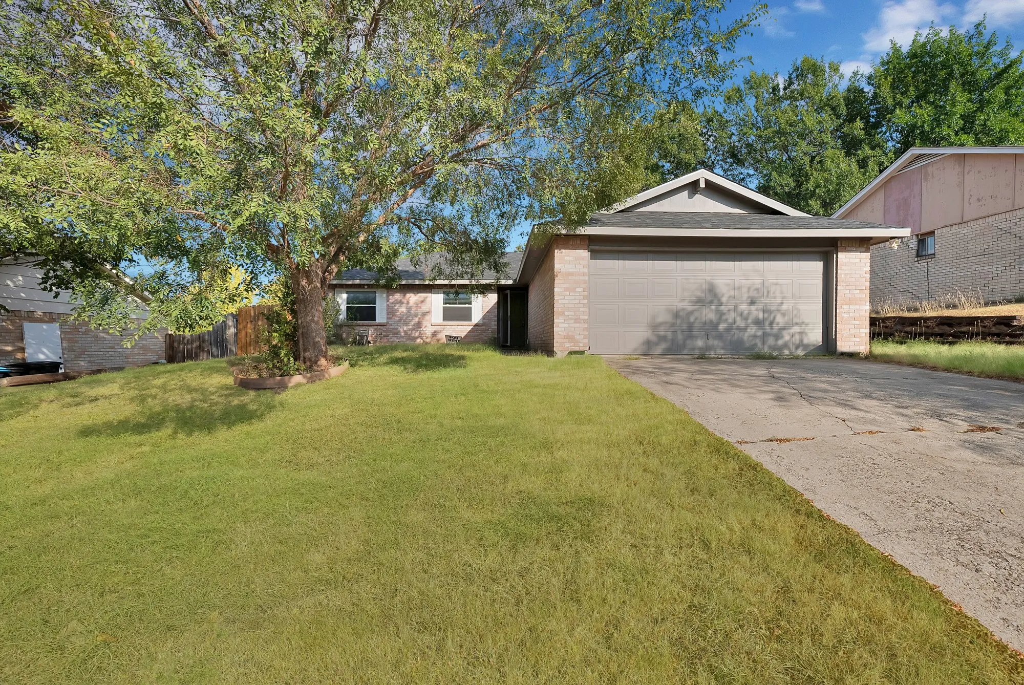 Single Family Residence For Rent in Tarrant County , 813 Panay Way Drive, Fort Worth, Texas 76108, 4 Bedroom, 2 Bathroom, 2 Garage spaces, 1,283 Sqft, built in 1979, mls#21379045, Real Estate Agent in Fort Worth, Homes For Rent in Tarrant county, Homes For Rent in Fort Worth, Realtor in Fort Worth Texas, Real Estate Brokerage Independent Realty Texas, Luminita Cordes Realtor
