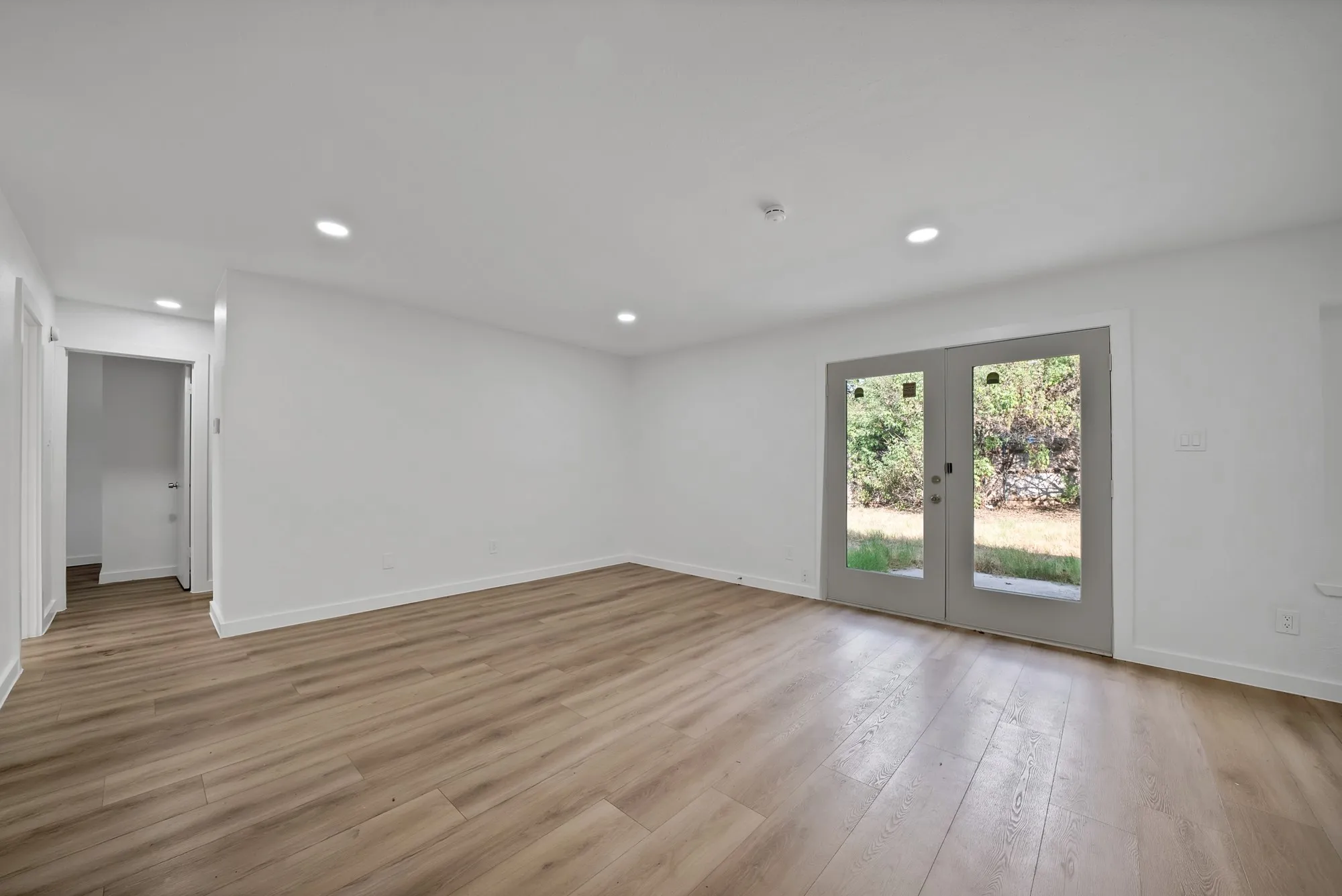 Single Family Residence For Rent in Tarrant County , 813 Panay Way Drive, Fort Worth, Texas 76108, 4 Bedroom, 2 Bathroom, 2 Garage spaces, 1,283 Sqft, built in 1979, mls#21379045, Real Estate Agent in Fort Worth, Homes For Rent in Tarrant county, Homes For Rent in Fort Worth, Realtor in Fort Worth Texas, Real Estate Brokerage Independent Realty Texas, Luminita Cordes Realtor