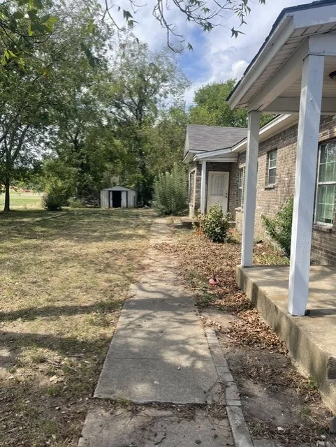 Single Family Residence For Sale in Van Zandt County , 214 S 4th, Wills Point, Texas 75169, 3 Bedroom, 2 Bathroom, Garage spaces, 1,940 Sqft, built in 1943, mls#21381304, Real Estate Agent in Wills Point, Homes For Sale in Van Zandt county, Homes For Sale in Wills Point, Realtor in Wills Point Texas, Real Estate Brokerage Independent Realty Texas, Luminita Cordes Realtor