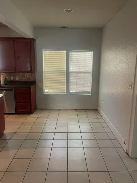 Single Family Residence For Sale in Van Zandt County , 214 S 4th, Wills Point, Texas 75169, 3 Bedroom, 2 Bathroom, Garage spaces, 1,940 Sqft, built in 1943, mls#21381304, Real Estate Agent in Wills Point, Homes For Sale in Van Zandt county, Homes For Sale in Wills Point, Realtor in Wills Point Texas, Real Estate Brokerage Independent Realty Texas, Luminita Cordes Realtor