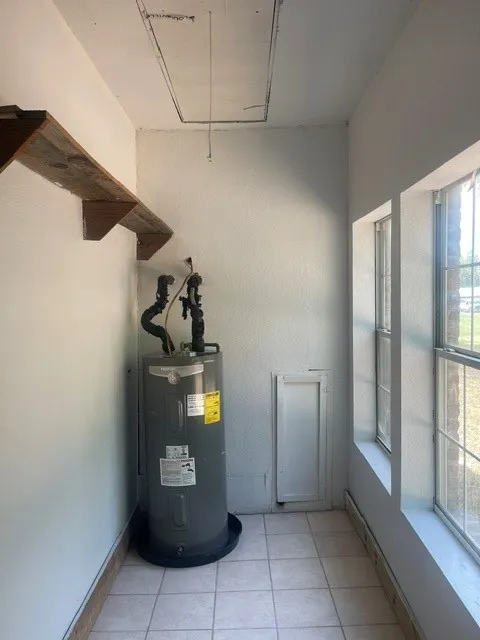 Single Family Residence For Sale in Van Zandt County , 214 S 4th, Wills Point, Texas 75169, 3 Bedroom, 2 Bathroom, Garage spaces, 1,940 Sqft, built in 1943, mls#21381304, Real Estate Agent in Wills Point, Homes For Sale in Van Zandt county, Homes For Sale in Wills Point, Realtor in Wills Point Texas, Real Estate Brokerage Independent Realty Texas, Luminita Cordes Realtor