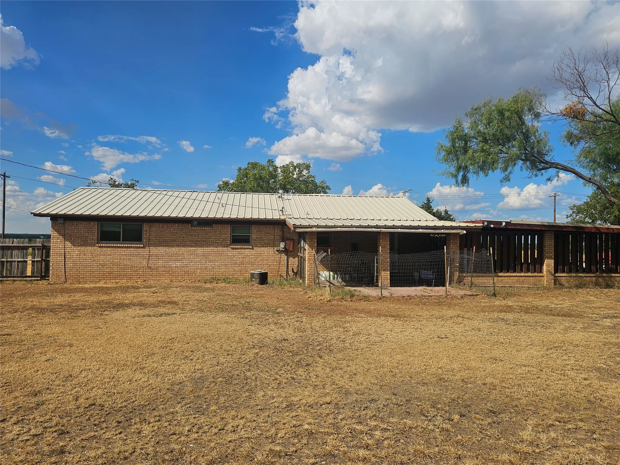 Single Family Residence For Sale in Coleman County , 1300 Bailey Street, Coleman, Texas 76834, 3 Bedroom, 2 Bathroom, Garage spaces, 1,431 Sqft, built in 0, mls#21381306, Real Estate Agent in Coleman, Homes For Sale in Coleman county, Homes For Sale in Coleman, Realtor in Coleman Texas, Real Estate Brokerage Independent Realty Texas, Luminita Cordes Realtor