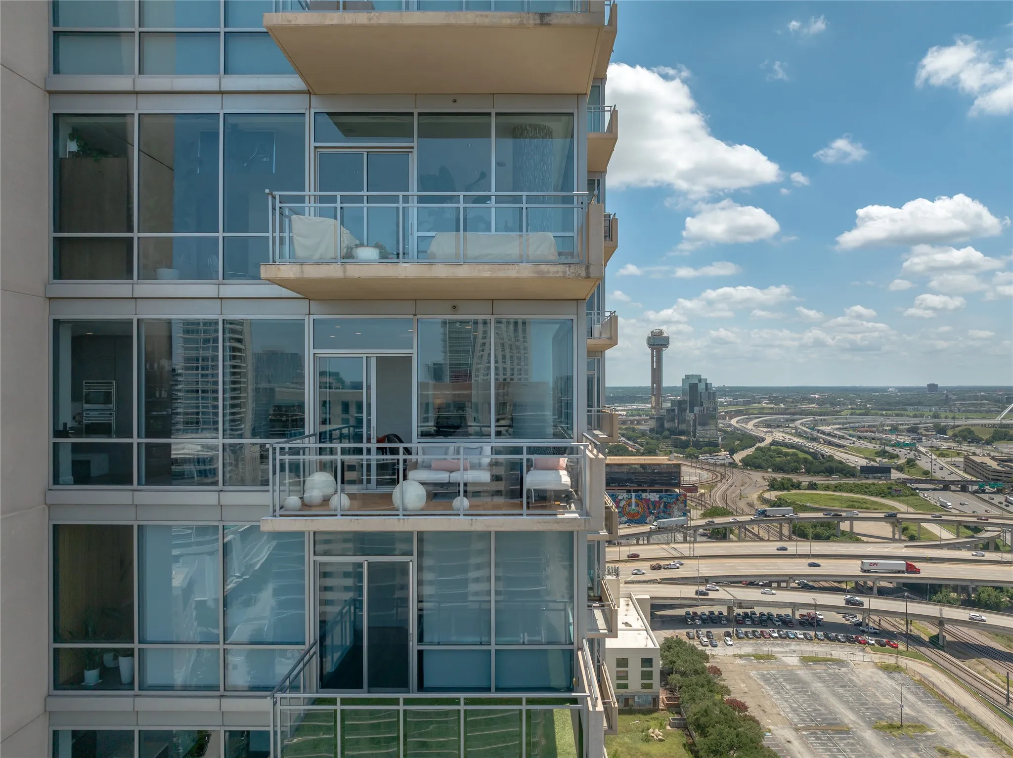 Condominium For Sale in Dallas County , 2200 Victory Avenue 2207, Dallas, Texas 75219, 3 Bedroom, 4 Bathroom, 4 Garage spaces, 3,232 Sqft, built in 2007, mls#21380660, Real Estate Agent in Dallas, Homes For Sale in Dallas county, Homes For Sale in Dallas, Realtor in Dallas Texas, Real Estate Brokerage Independent Realty Texas, Luminita Cordes Realtor