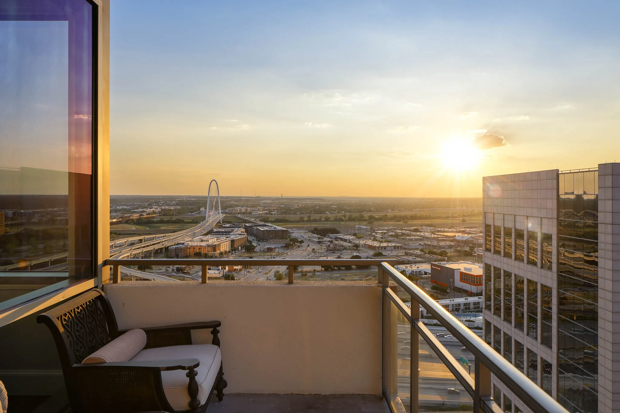 Condominium For Sale in Dallas County , 2200 Victory Avenue 2207, Dallas, Texas 75219, 3 Bedroom, 4 Bathroom, 4 Garage spaces, 3,232 Sqft, built in 2007, mls#21380660, Real Estate Agent in Dallas, Homes For Sale in Dallas county, Homes For Sale in Dallas, Realtor in Dallas Texas, Real Estate Brokerage Independent Realty Texas, Luminita Cordes Realtor