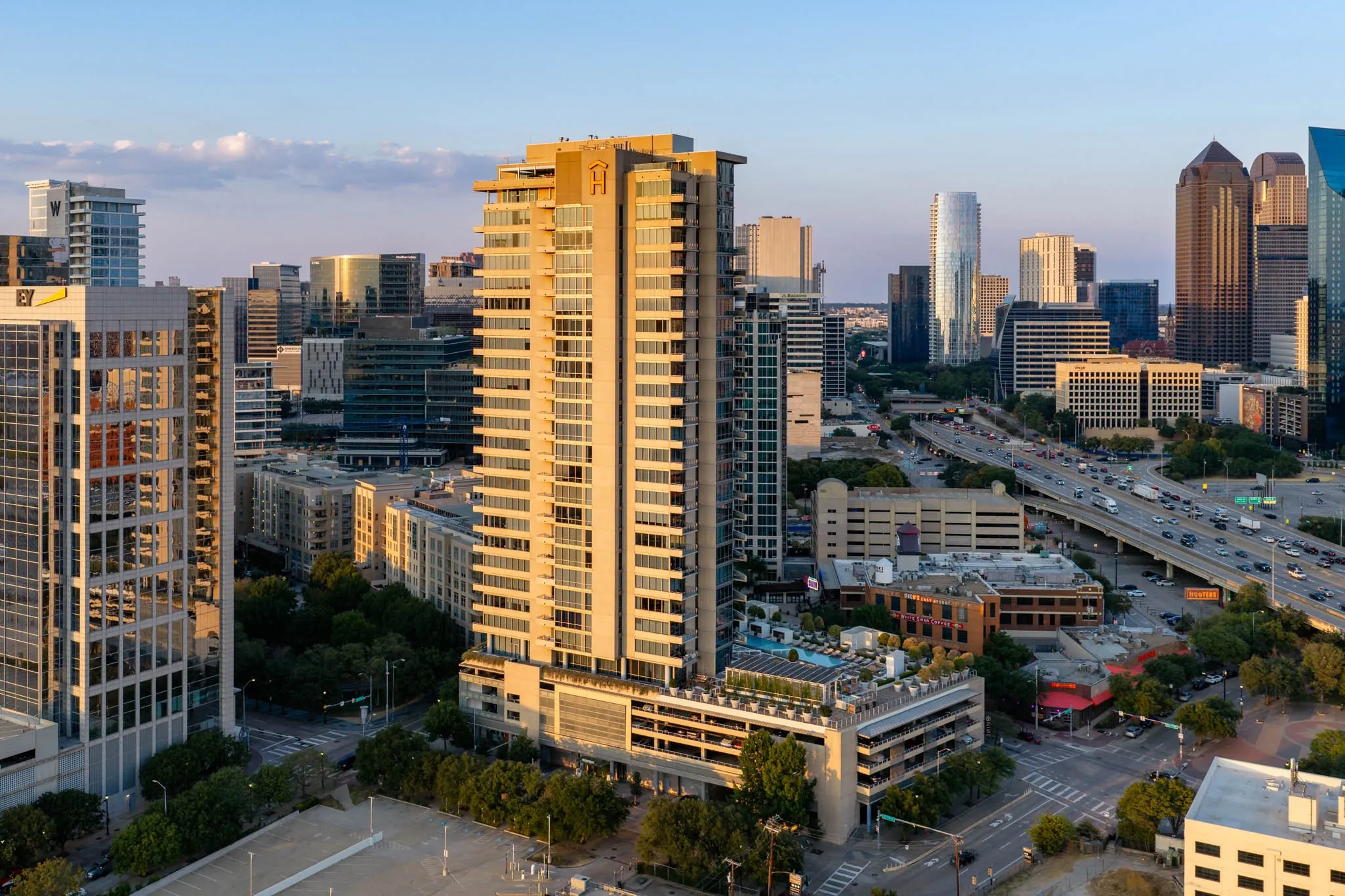 Condominium For Sale in Dallas County , 2200 Victory Avenue 2207, Dallas, Texas 75219, 3 Bedroom, 4 Bathroom, 4 Garage spaces, 3,232 Sqft, built in 2007, mls#21380660, Real Estate Agent in Dallas, Homes For Sale in Dallas county, Homes For Sale in Dallas, Realtor in Dallas Texas, Real Estate Brokerage Independent Realty Texas, Luminita Cordes Realtor