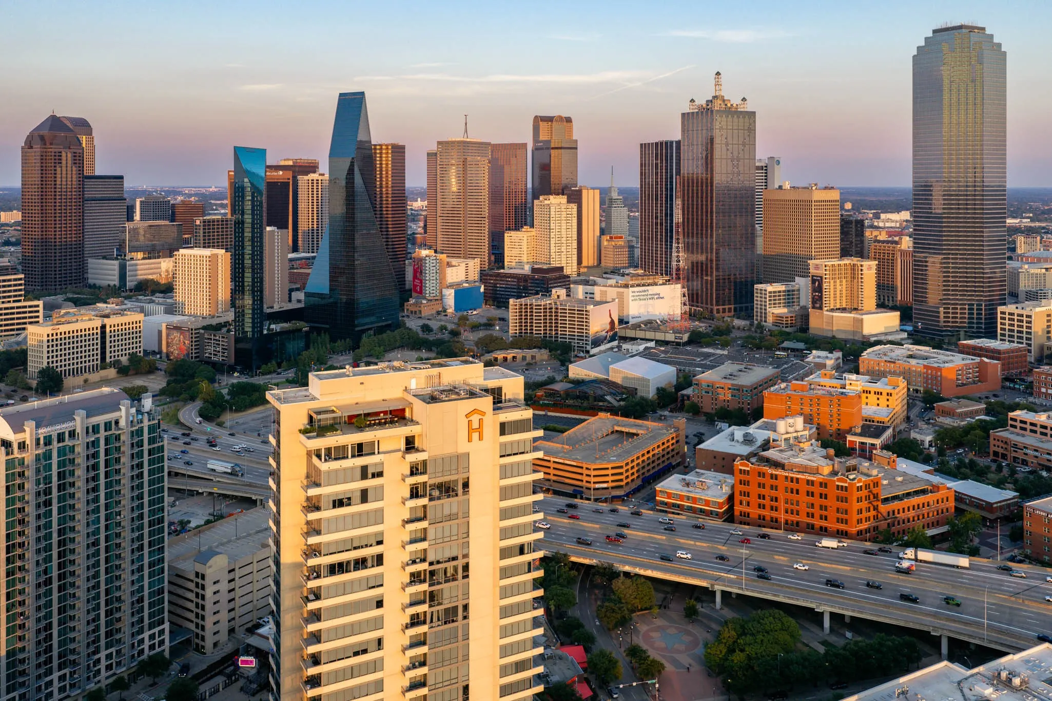 Condominium For Sale in Dallas County , 2200 Victory Avenue 2207, Dallas, Texas 75219, 3 Bedroom, 4 Bathroom, 4 Garage spaces, 3,232 Sqft, built in 2007, mls#21380660, Real Estate Agent in Dallas, Homes For Sale in Dallas county, Homes For Sale in Dallas, Realtor in Dallas Texas, Real Estate Brokerage Independent Realty Texas, Luminita Cordes Realtor