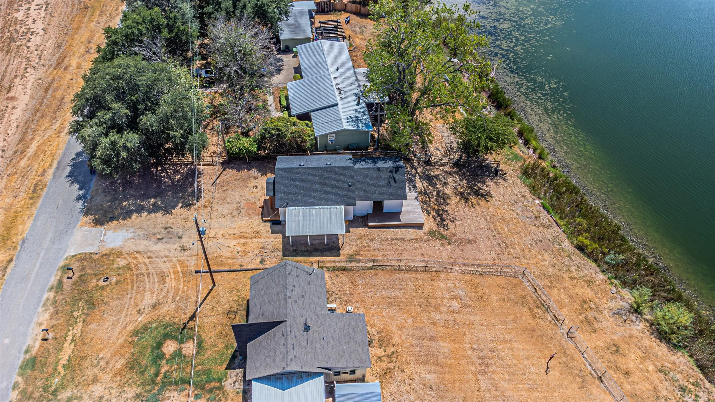 Single Family Residence For Sale in Hood County , 2308 Long Creek Court, Granbury, Texas 76049, 3 Bedroom, 2 Bathroom, Garage spaces, 1,141 Sqft, built in 1980, mls#21381303, Real Estate Agent in Granbury, Homes For Sale in Hood county, Homes For Sale in Granbury, Realtor in Granbury Texas, Real Estate Brokerage Independent Realty Texas, Luminita Cordes Realtor