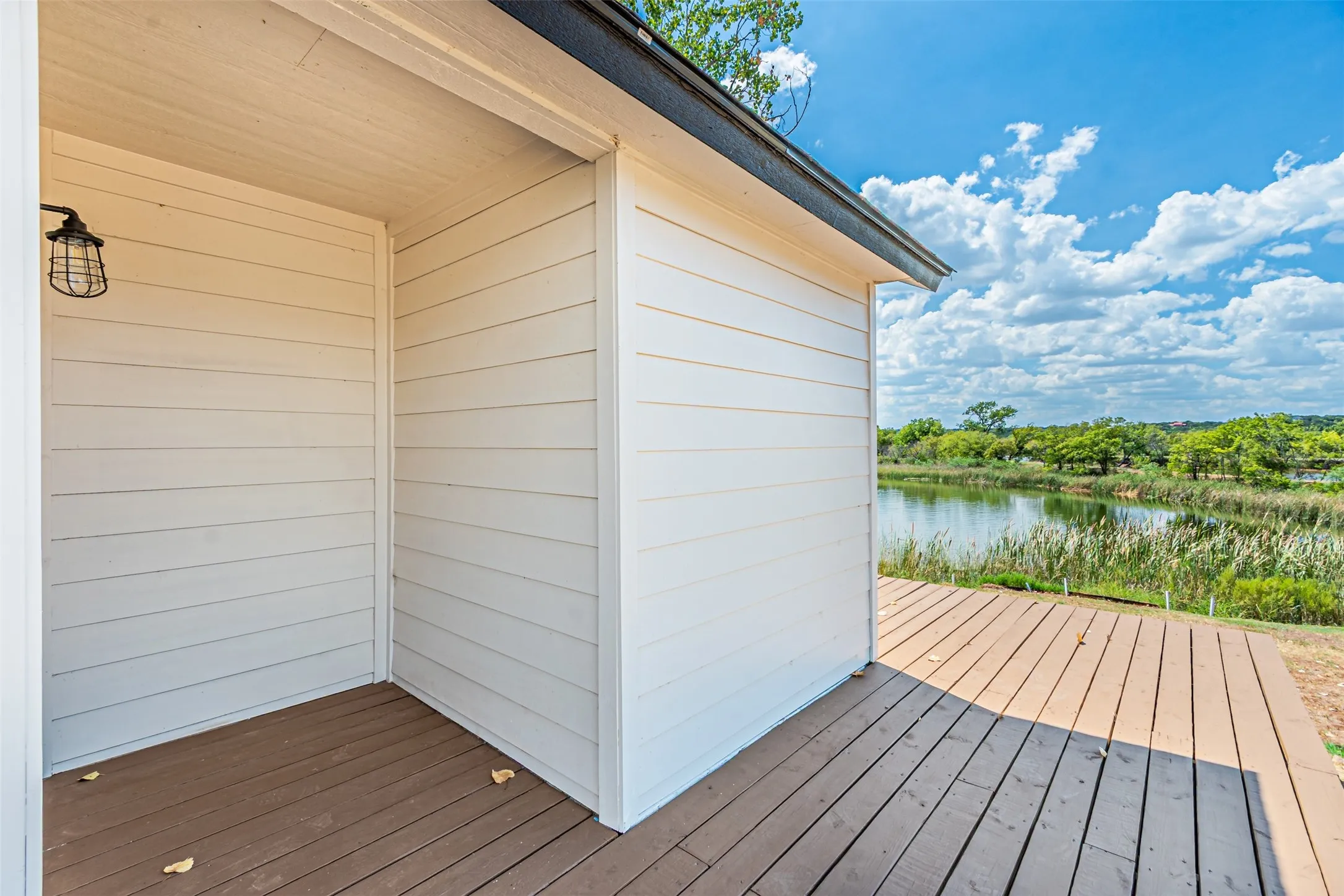 Single Family Residence For Sale in Hood County , 2308 Long Creek Court, Granbury, Texas 76049, 3 Bedroom, 2 Bathroom, Garage spaces, 1,141 Sqft, built in 1980, mls#21381303, Real Estate Agent in Granbury, Homes For Sale in Hood county, Homes For Sale in Granbury, Realtor in Granbury Texas, Real Estate Brokerage Independent Realty Texas, Luminita Cordes Realtor