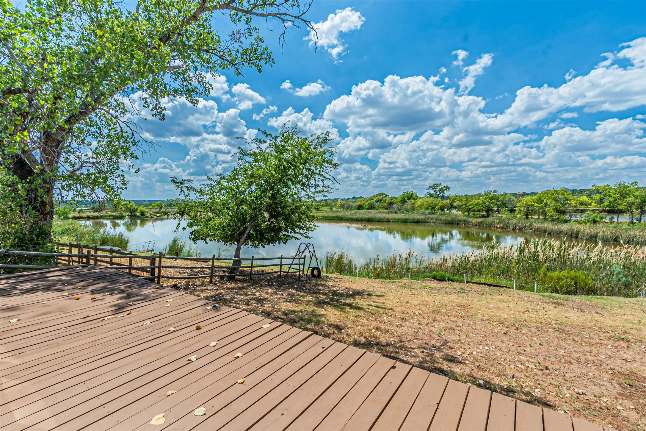 Single Family Residence For Sale in Hood County , 2308 Long Creek Court, Granbury, Texas 76049, 3 Bedroom, 2 Bathroom, Garage spaces, 1,141 Sqft, built in 1980, mls#21381303, Real Estate Agent in Granbury, Homes For Sale in Hood county, Homes For Sale in Granbury, Realtor in Granbury Texas, Real Estate Brokerage Independent Realty Texas, Luminita Cordes Realtor