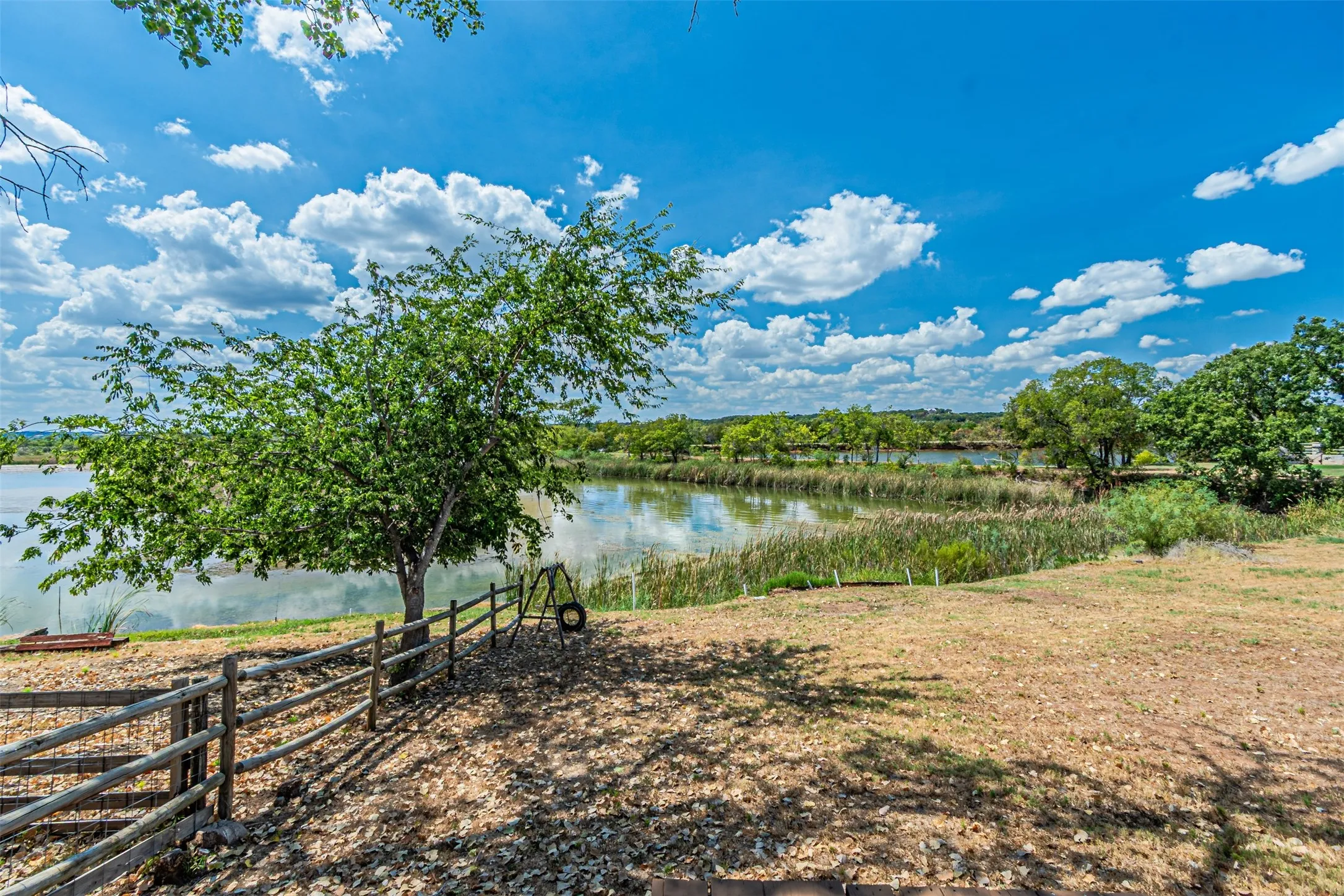 Single Family Residence For Sale in Hood County , 2308 Long Creek Court, Granbury, Texas 76049, 3 Bedroom, 2 Bathroom, Garage spaces, 1,141 Sqft, built in 1980, mls#21381303, Real Estate Agent in Granbury, Homes For Sale in Hood county, Homes For Sale in Granbury, Realtor in Granbury Texas, Real Estate Brokerage Independent Realty Texas, Luminita Cordes Realtor