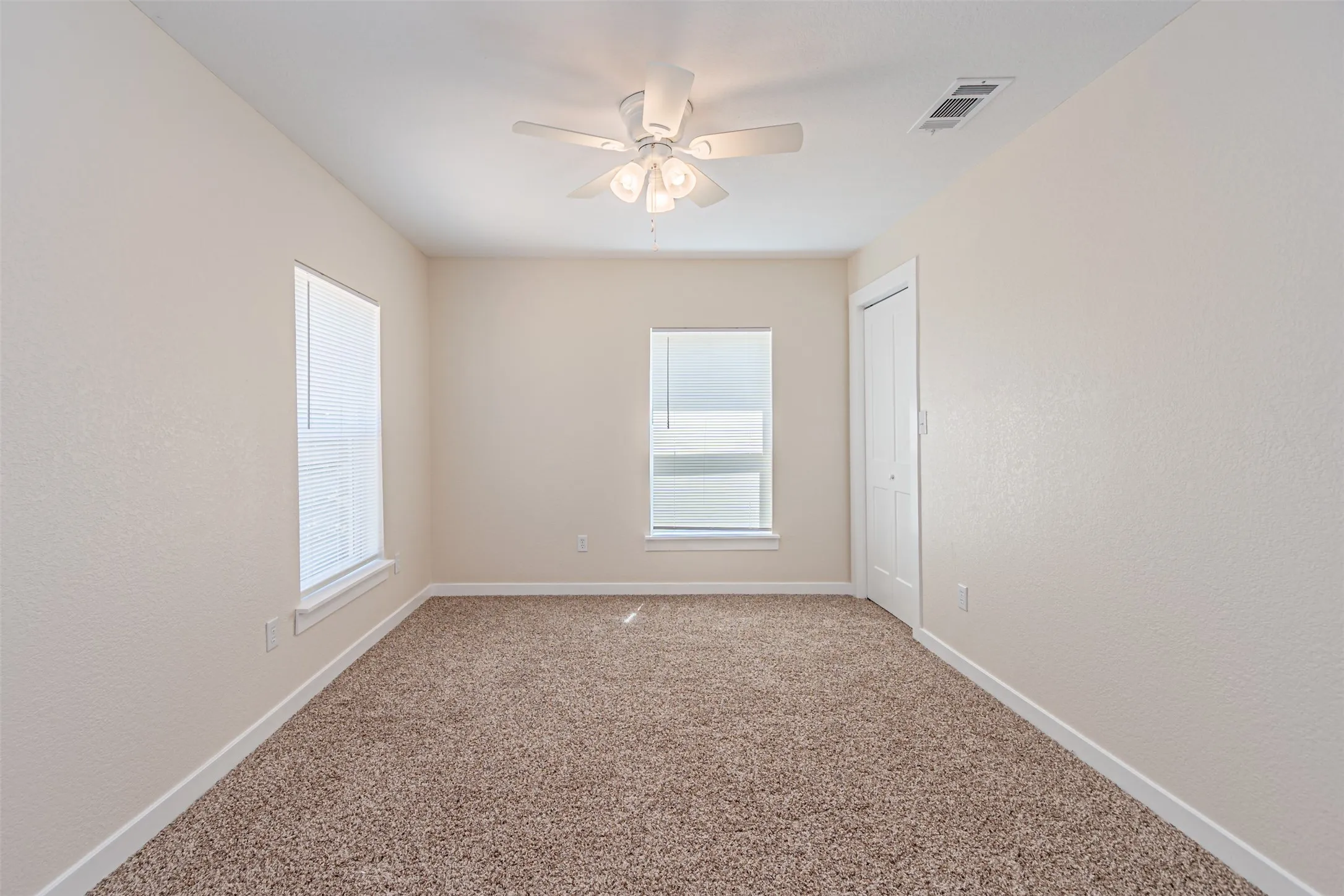 Single Family Residence For Sale in Hood County , 2308 Long Creek Court, Granbury, Texas 76049, 3 Bedroom, 2 Bathroom, Garage spaces, 1,141 Sqft, built in 1980, mls#21381303, Real Estate Agent in Granbury, Homes For Sale in Hood county, Homes For Sale in Granbury, Realtor in Granbury Texas, Real Estate Brokerage Independent Realty Texas, Luminita Cordes Realtor