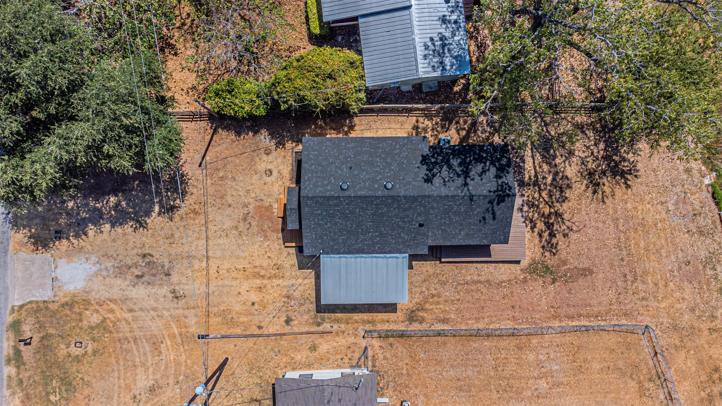Single Family Residence For Sale in Hood County , 2308 Long Creek Court, Granbury, Texas 76049, 3 Bedroom, 2 Bathroom, Garage spaces, 1,141 Sqft, built in 1980, mls#21381303, Real Estate Agent in Granbury, Homes For Sale in Hood county, Homes For Sale in Granbury, Realtor in Granbury Texas, Real Estate Brokerage Independent Realty Texas, Luminita Cordes Realtor
