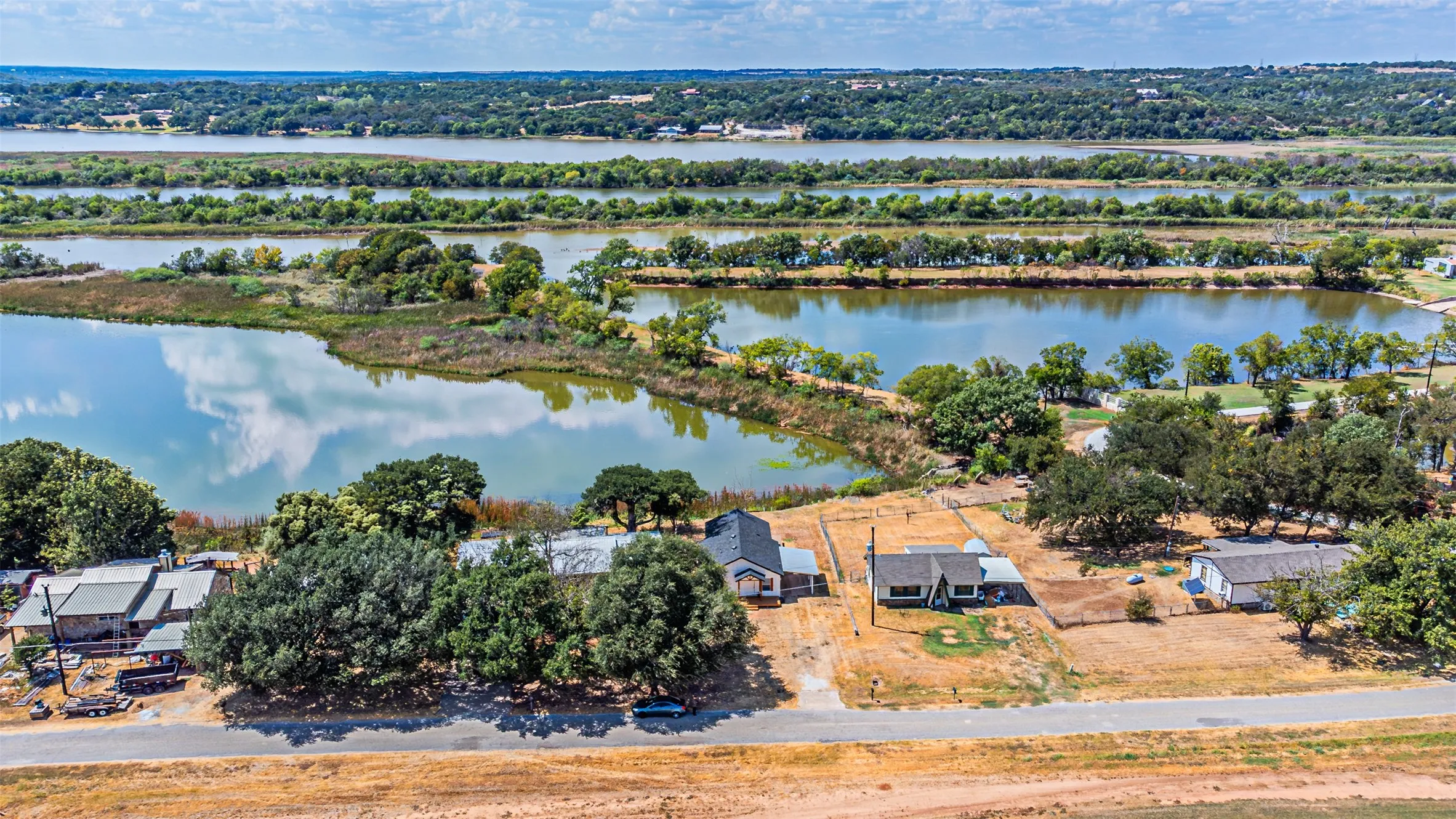 Single Family Residence For Sale in Hood County , 2308 Long Creek Court, Granbury, Texas 76049, 3 Bedroom, 2 Bathroom, Garage spaces, 1,141 Sqft, built in 1980, mls#21381303, Real Estate Agent in Granbury, Homes For Sale in Hood county, Homes For Sale in Granbury, Realtor in Granbury Texas, Real Estate Brokerage Independent Realty Texas, Luminita Cordes Realtor