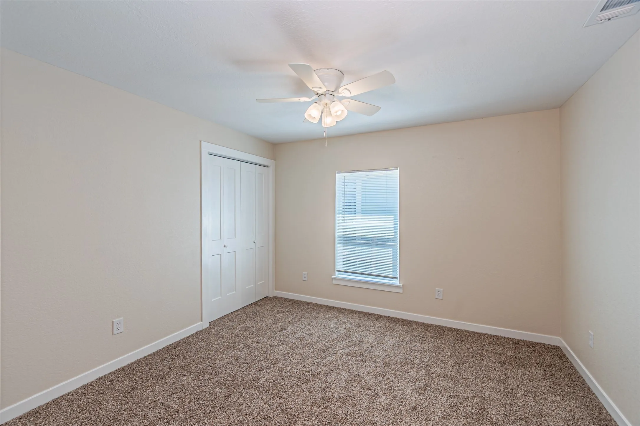 Single Family Residence For Sale in Hood County , 2308 Long Creek Court, Granbury, Texas 76049, 3 Bedroom, 2 Bathroom, Garage spaces, 1,141 Sqft, built in 1980, mls#21381303, Real Estate Agent in Granbury, Homes For Sale in Hood county, Homes For Sale in Granbury, Realtor in Granbury Texas, Real Estate Brokerage Independent Realty Texas, Luminita Cordes Realtor