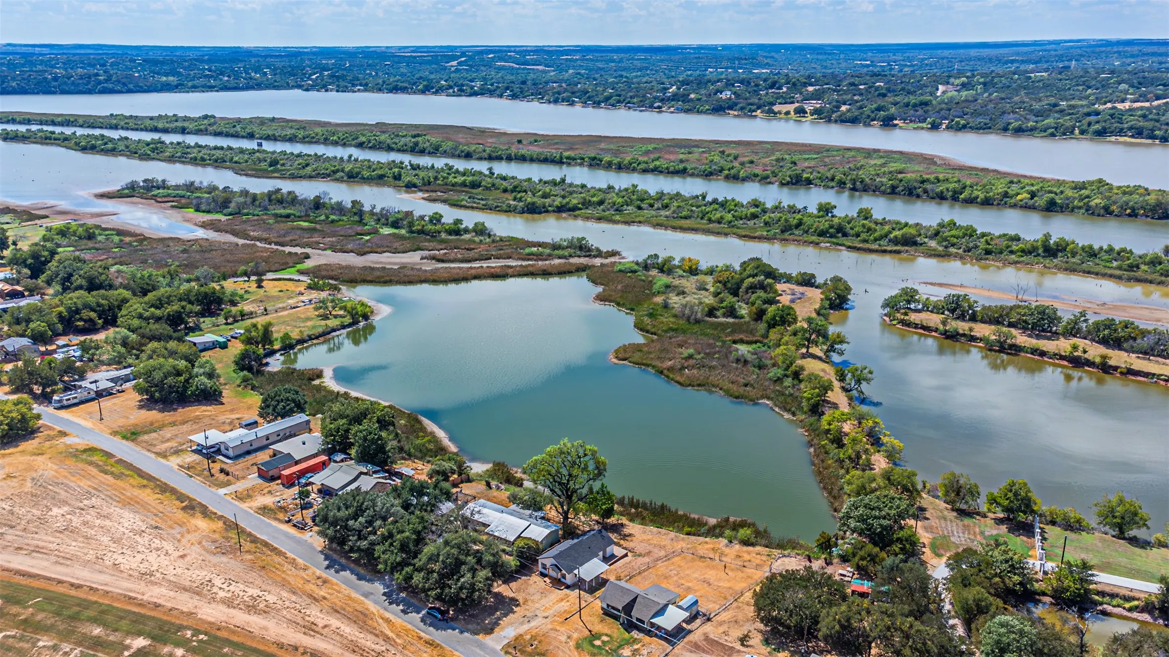 Single Family Residence For Sale in Hood County , 2308 Long Creek Court, Granbury, Texas 76049, 3 Bedroom, 2 Bathroom, Garage spaces, 1,141 Sqft, built in 1980, mls#21381303, Real Estate Agent in Granbury, Homes For Sale in Hood county, Homes For Sale in Granbury, Realtor in Granbury Texas, Real Estate Brokerage Independent Realty Texas, Luminita Cordes Realtor