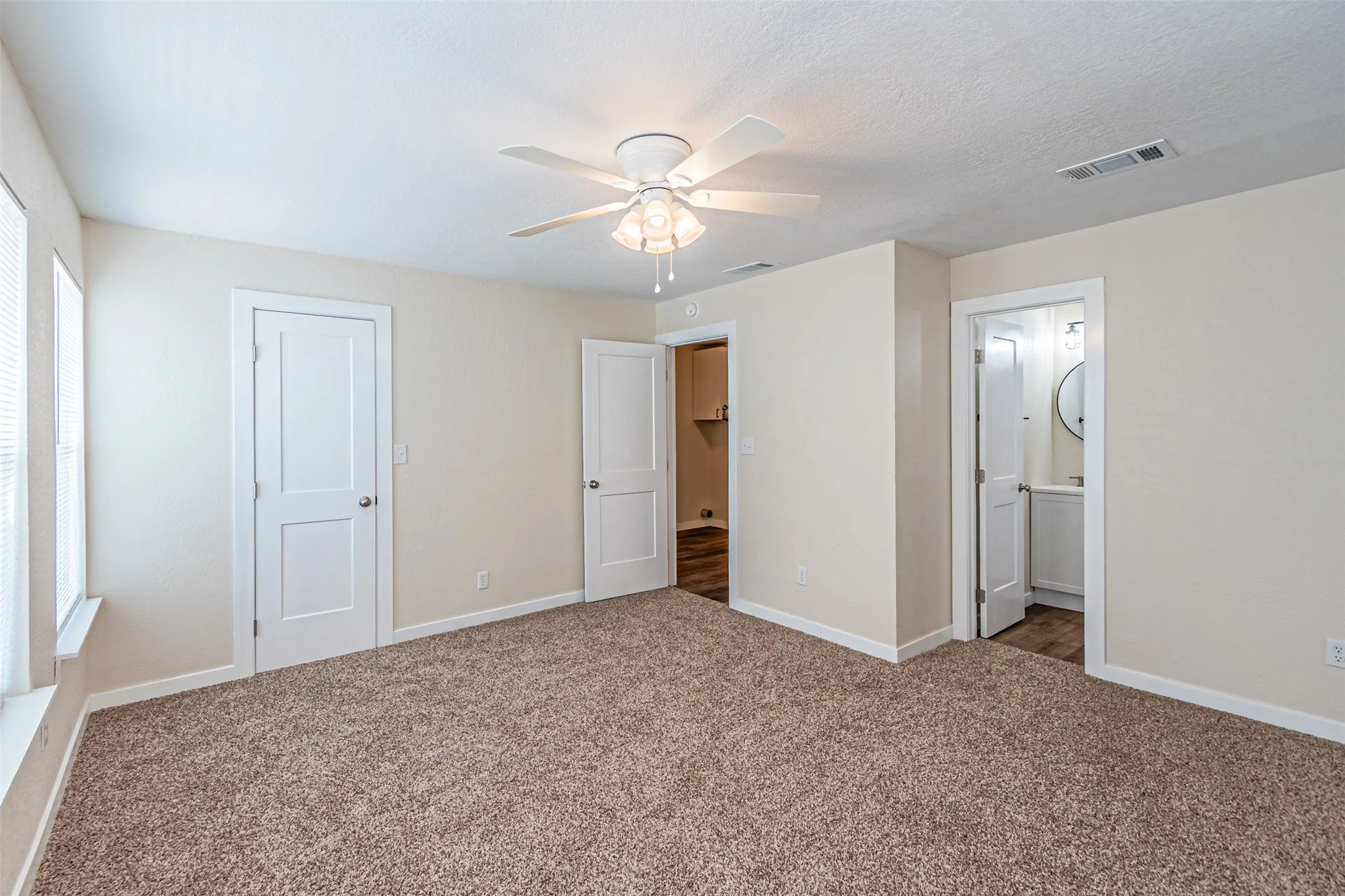 Single Family Residence For Sale in Hood County , 2308 Long Creek Court, Granbury, Texas 76049, 3 Bedroom, 2 Bathroom, Garage spaces, 1,141 Sqft, built in 1980, mls#21381303, Real Estate Agent in Granbury, Homes For Sale in Hood county, Homes For Sale in Granbury, Realtor in Granbury Texas, Real Estate Brokerage Independent Realty Texas, Luminita Cordes Realtor