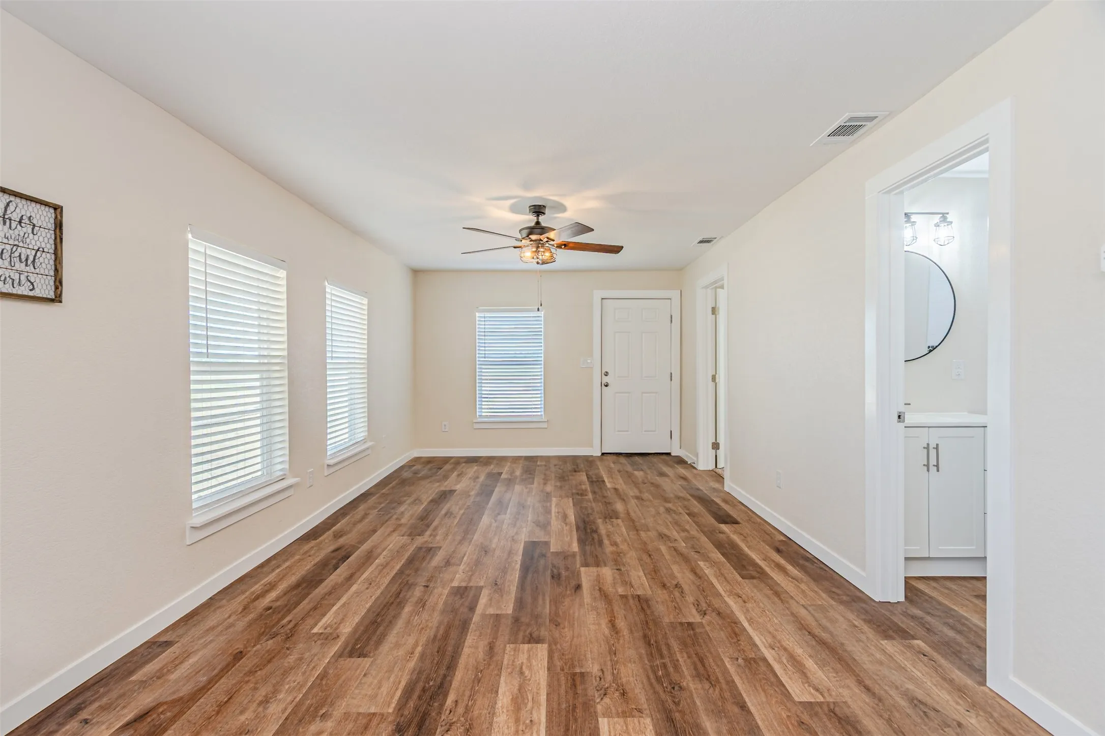 Single Family Residence For Sale in Hood County , 2308 Long Creek Court, Granbury, Texas 76049, 3 Bedroom, 2 Bathroom, Garage spaces, 1,141 Sqft, built in 1980, mls#21381303, Real Estate Agent in Granbury, Homes For Sale in Hood county, Homes For Sale in Granbury, Realtor in Granbury Texas, Real Estate Brokerage Independent Realty Texas, Luminita Cordes Realtor