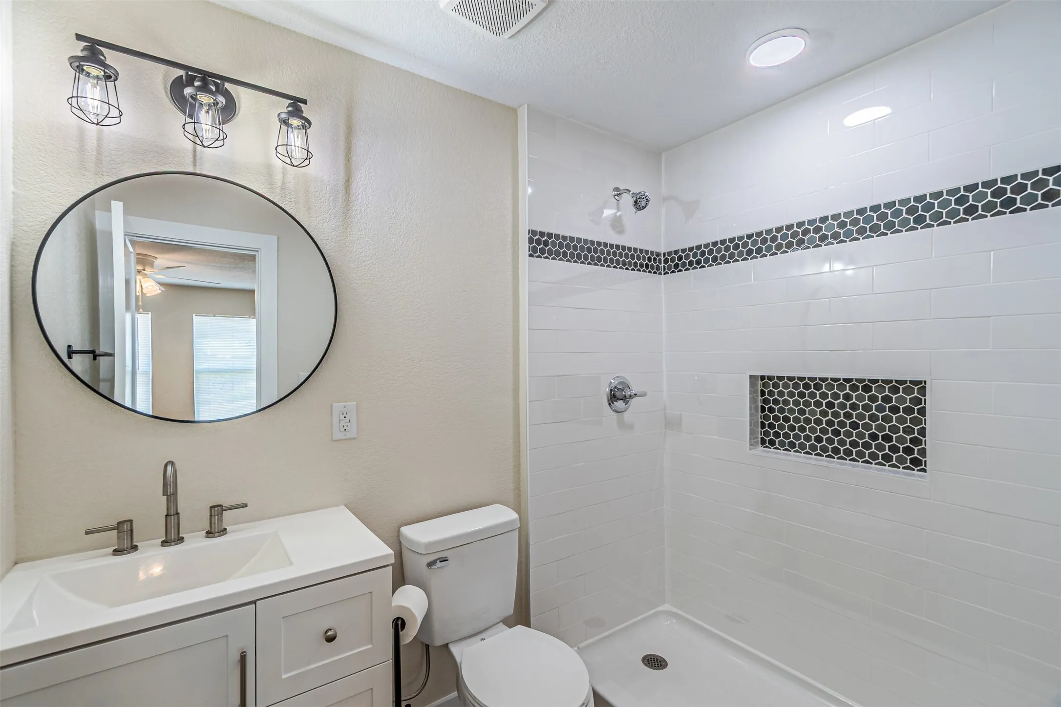 Single Family Residence For Sale in Hood County , 2308 Long Creek Court, Granbury, Texas 76049, 3 Bedroom, 2 Bathroom, Garage spaces, 1,141 Sqft, built in 1980, mls#21381303, Real Estate Agent in Granbury, Homes For Sale in Hood county, Homes For Sale in Granbury, Realtor in Granbury Texas, Real Estate Brokerage Independent Realty Texas, Luminita Cordes Realtor