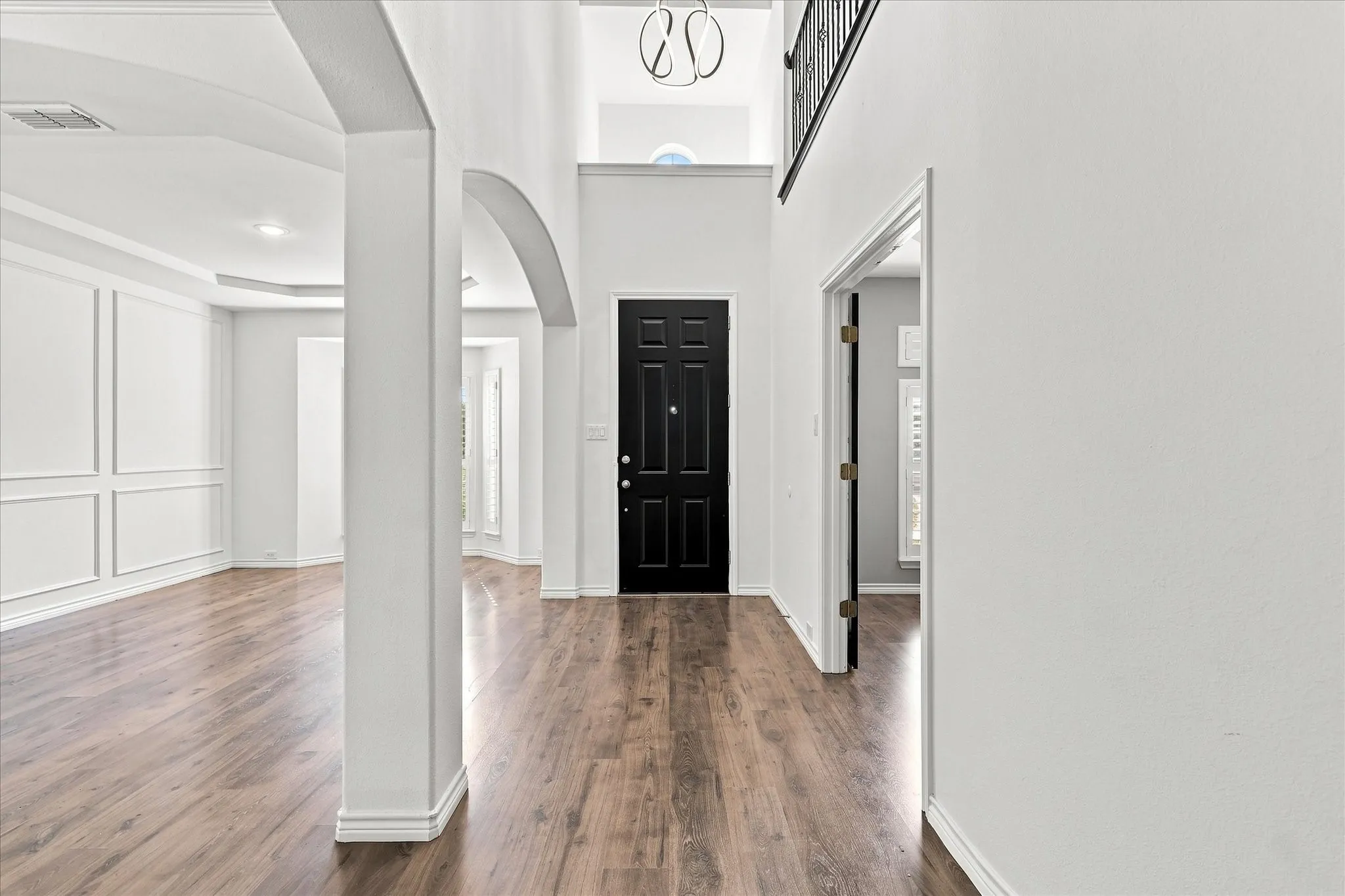 Single Family Residence For Sale in Dallas County , 809 Meadowside Court, Garland, Texas 75043, 5 Bedroom, 4 Bathroom, 2 Garage spaces, 4,102 Sqft, built in 2011, mls#21377240, Real Estate Agent in Garland, Homes For Sale in Dallas county, Homes For Sale in Garland, Realtor in Garland Texas, Real Estate Brokerage Independent Realty Texas, Luminita Cordes Realtor