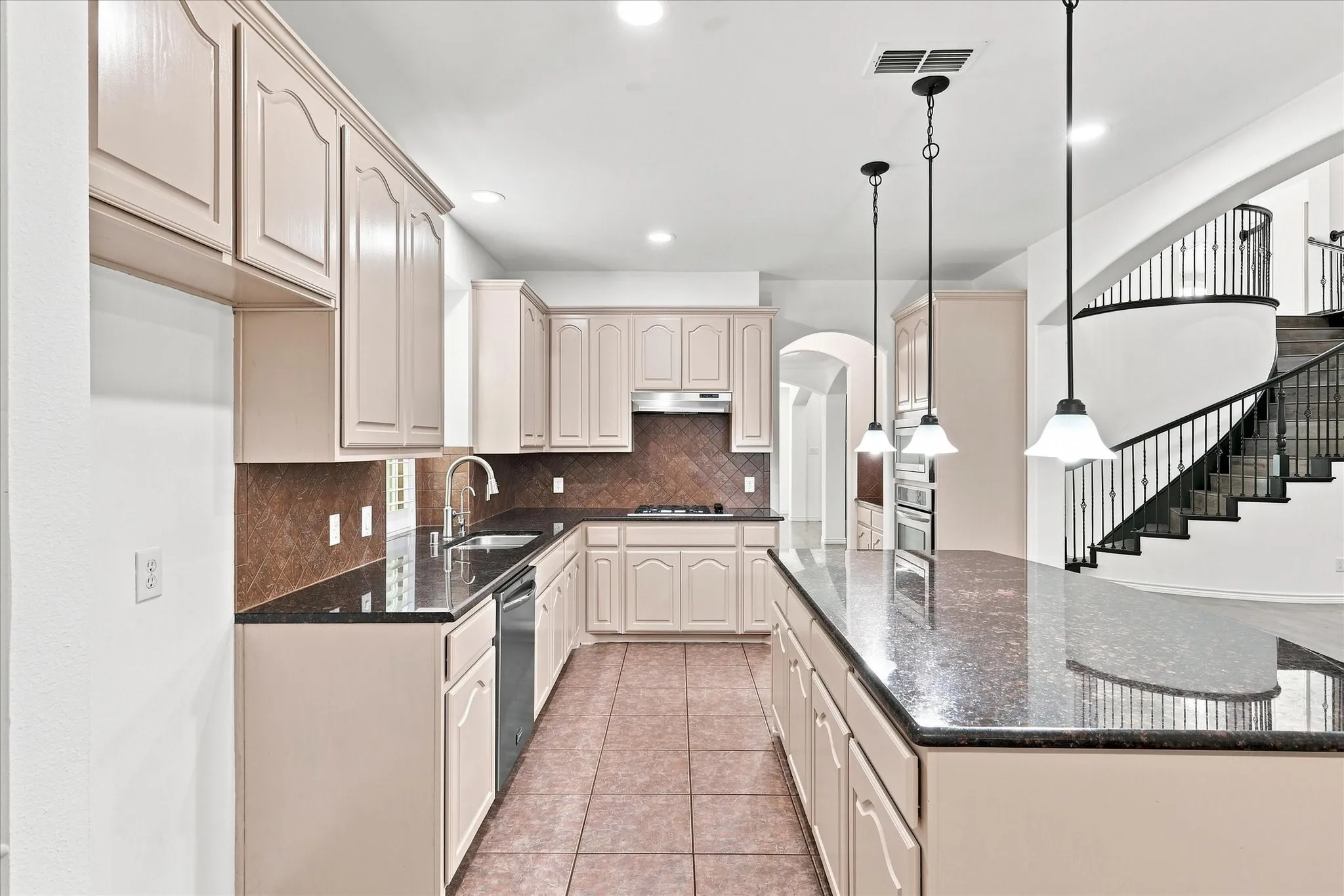 Single Family Residence For Sale in Dallas County , 809 Meadowside Court, Garland, Texas 75043, 5 Bedroom, 4 Bathroom, 2 Garage spaces, 4,102 Sqft, built in 2011, mls#21377240, Real Estate Agent in Garland, Homes For Sale in Dallas county, Homes For Sale in Garland, Realtor in Garland Texas, Real Estate Brokerage Independent Realty Texas, Luminita Cordes Realtor