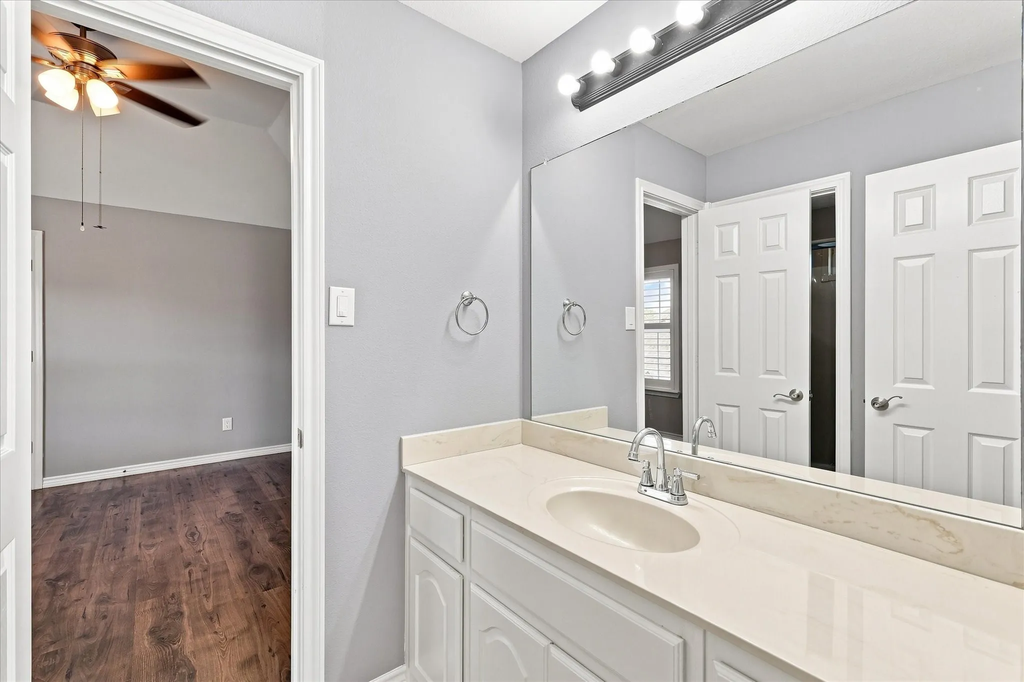 Single Family Residence For Sale in Dallas County , 809 Meadowside Court, Garland, Texas 75043, 5 Bedroom, 4 Bathroom, 2 Garage spaces, 4,102 Sqft, built in 2011, mls#21377240, Real Estate Agent in Garland, Homes For Sale in Dallas county, Homes For Sale in Garland, Realtor in Garland Texas, Real Estate Brokerage Independent Realty Texas, Luminita Cordes Realtor