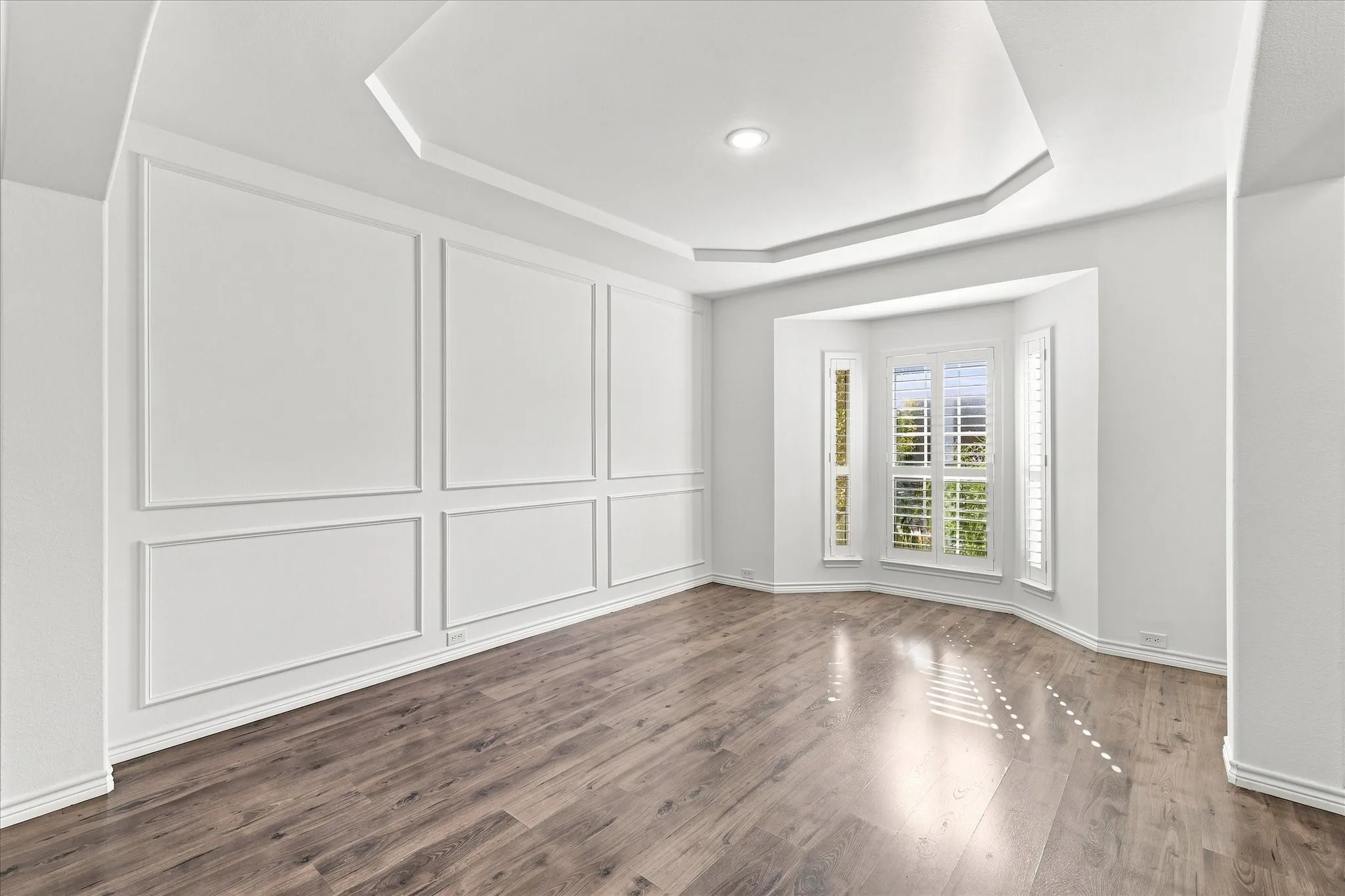 Single Family Residence For Sale in Dallas County , 809 Meadowside Court, Garland, Texas 75043, 5 Bedroom, 4 Bathroom, 2 Garage spaces, 4,102 Sqft, built in 2011, mls#21377240, Real Estate Agent in Garland, Homes For Sale in Dallas county, Homes For Sale in Garland, Realtor in Garland Texas, Real Estate Brokerage Independent Realty Texas, Luminita Cordes Realtor