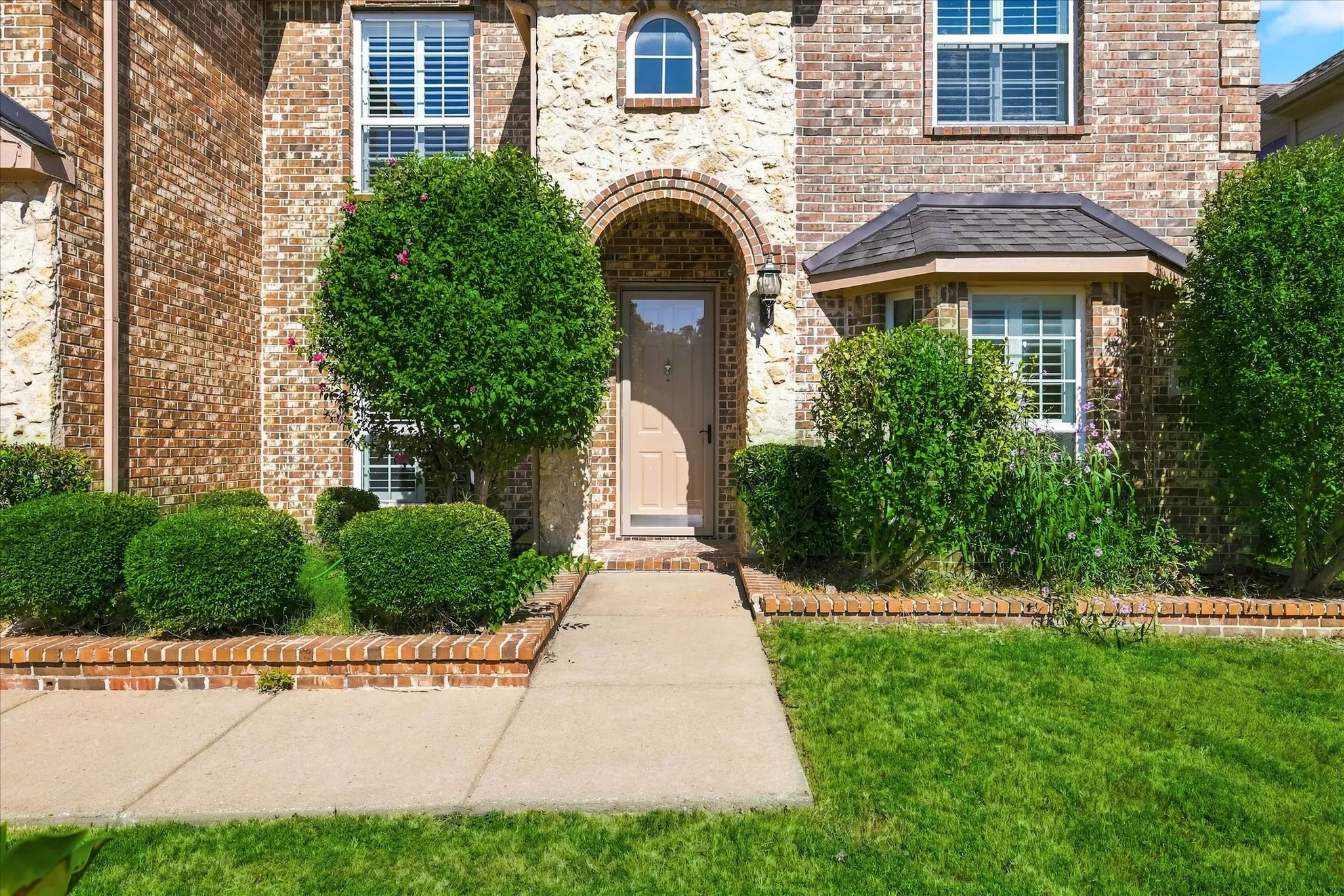 Single Family Residence For Sale in Dallas County , 809 Meadowside Court, Garland, Texas 75043, 5 Bedroom, 4 Bathroom, 2 Garage spaces, 4,102 Sqft, built in 2011, mls#21377240, Real Estate Agent in Garland, Homes For Sale in Dallas county, Homes For Sale in Garland, Realtor in Garland Texas, Real Estate Brokerage Independent Realty Texas, Luminita Cordes Realtor