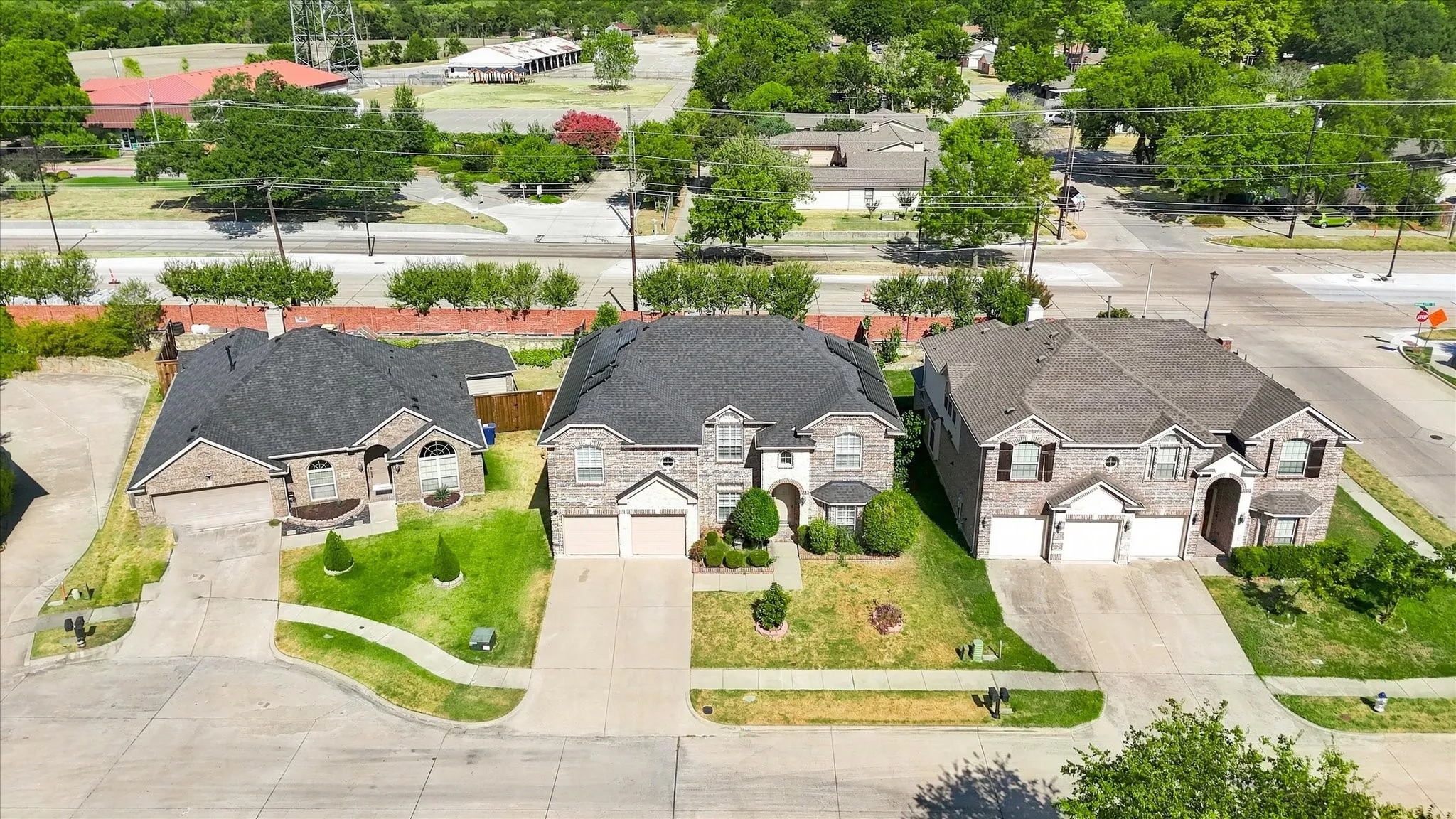 Single Family Residence For Sale in Dallas County , 809 Meadowside Court, Garland, Texas 75043, 5 Bedroom, 4 Bathroom, 2 Garage spaces, 4,102 Sqft, built in 2011, mls#21377240, Real Estate Agent in Garland, Homes For Sale in Dallas county, Homes For Sale in Garland, Realtor in Garland Texas, Real Estate Brokerage Independent Realty Texas, Luminita Cordes Realtor