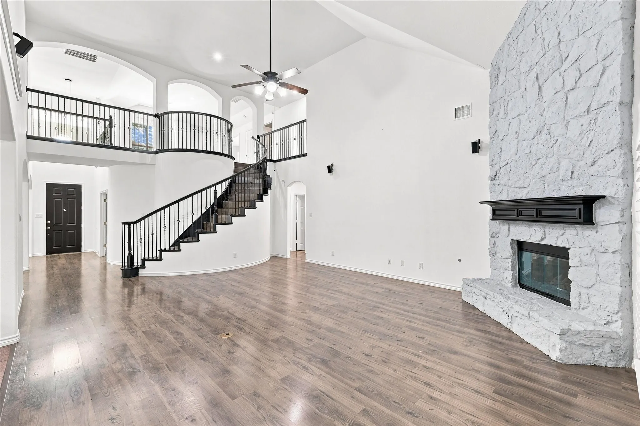 Single Family Residence For Sale in Dallas County , 809 Meadowside Court, Garland, Texas 75043, 5 Bedroom, 4 Bathroom, 2 Garage spaces, 4,102 Sqft, built in 2011, mls#21377240, Real Estate Agent in Garland, Homes For Sale in Dallas county, Homes For Sale in Garland, Realtor in Garland Texas, Real Estate Brokerage Independent Realty Texas, Luminita Cordes Realtor