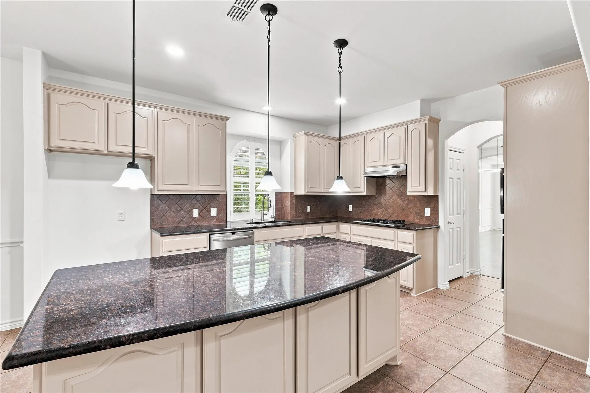 Single Family Residence For Sale in Dallas County , 809 Meadowside Court, Garland, Texas 75043, 5 Bedroom, 4 Bathroom, 2 Garage spaces, 4,102 Sqft, built in 2011, mls#21377240, Real Estate Agent in Garland, Homes For Sale in Dallas county, Homes For Sale in Garland, Realtor in Garland Texas, Real Estate Brokerage Independent Realty Texas, Luminita Cordes Realtor