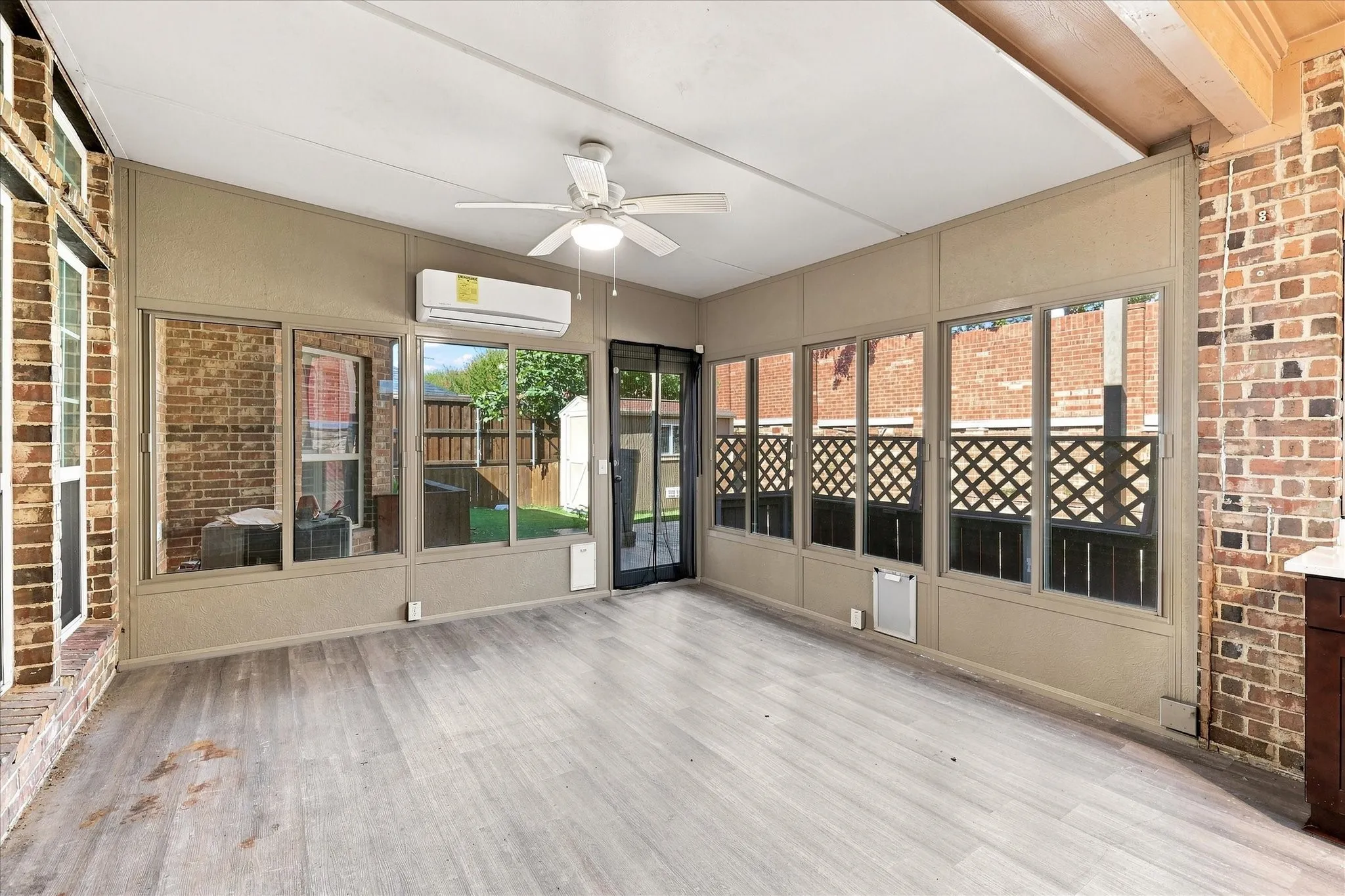 Single Family Residence For Sale in Dallas County , 809 Meadowside Court, Garland, Texas 75043, 5 Bedroom, 4 Bathroom, 2 Garage spaces, 4,102 Sqft, built in 2011, mls#21377240, Real Estate Agent in Garland, Homes For Sale in Dallas county, Homes For Sale in Garland, Realtor in Garland Texas, Real Estate Brokerage Independent Realty Texas, Luminita Cordes Realtor