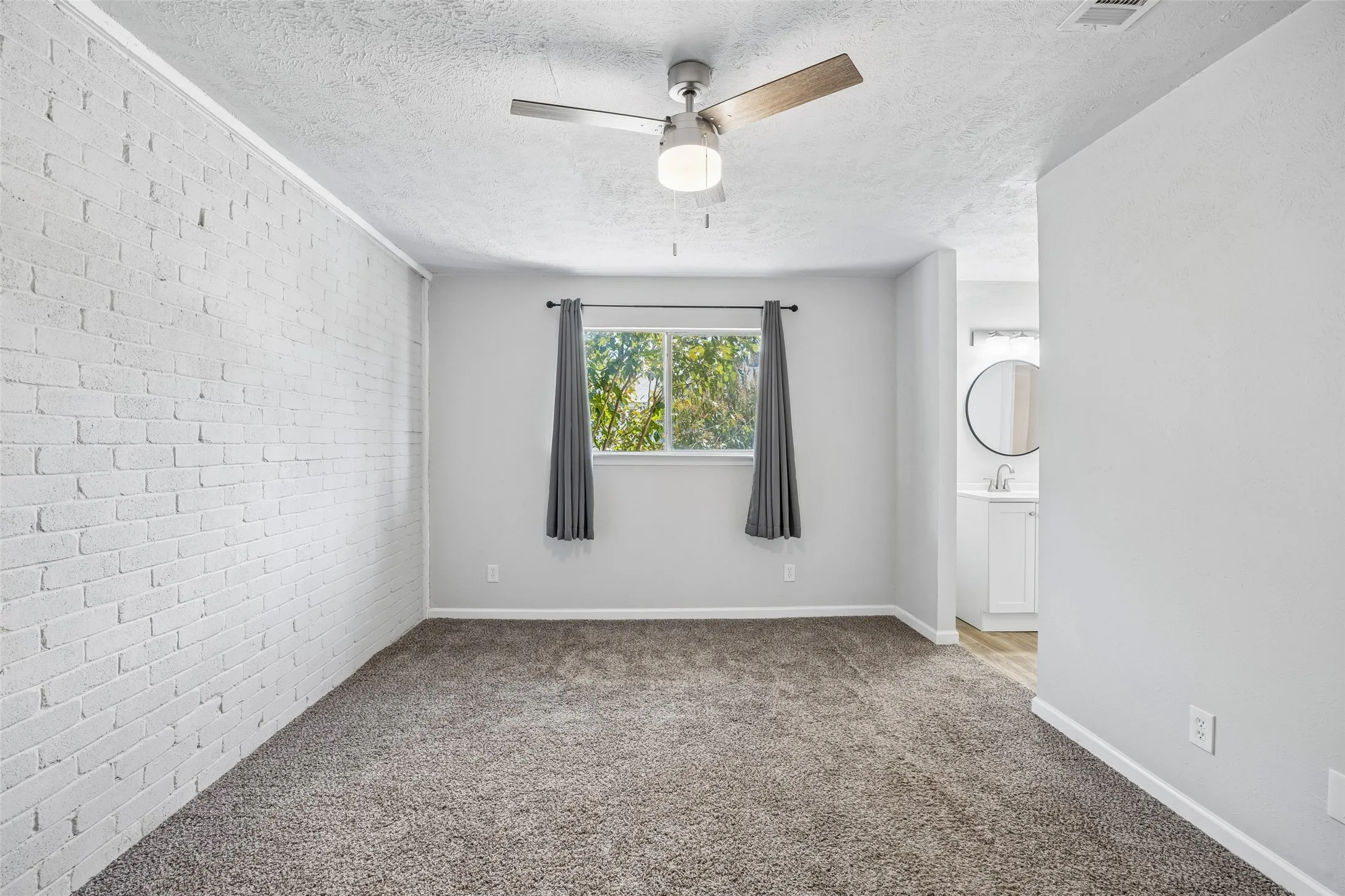 Townhouse For Sale in Dallas County , 2108 Via Madonna, Carrollton, Texas 75006, 3 Bedroom, 2 Bathroom, Garage spaces, 1,416 Sqft, built in 1973, mls#21381316, Real Estate Agent in Carrollton, Homes For Sale in Dallas county, Homes For Sale in Carrollton, Realtor in Carrollton Texas, Real Estate Brokerage Independent Realty Texas, Luminita Cordes Realtor