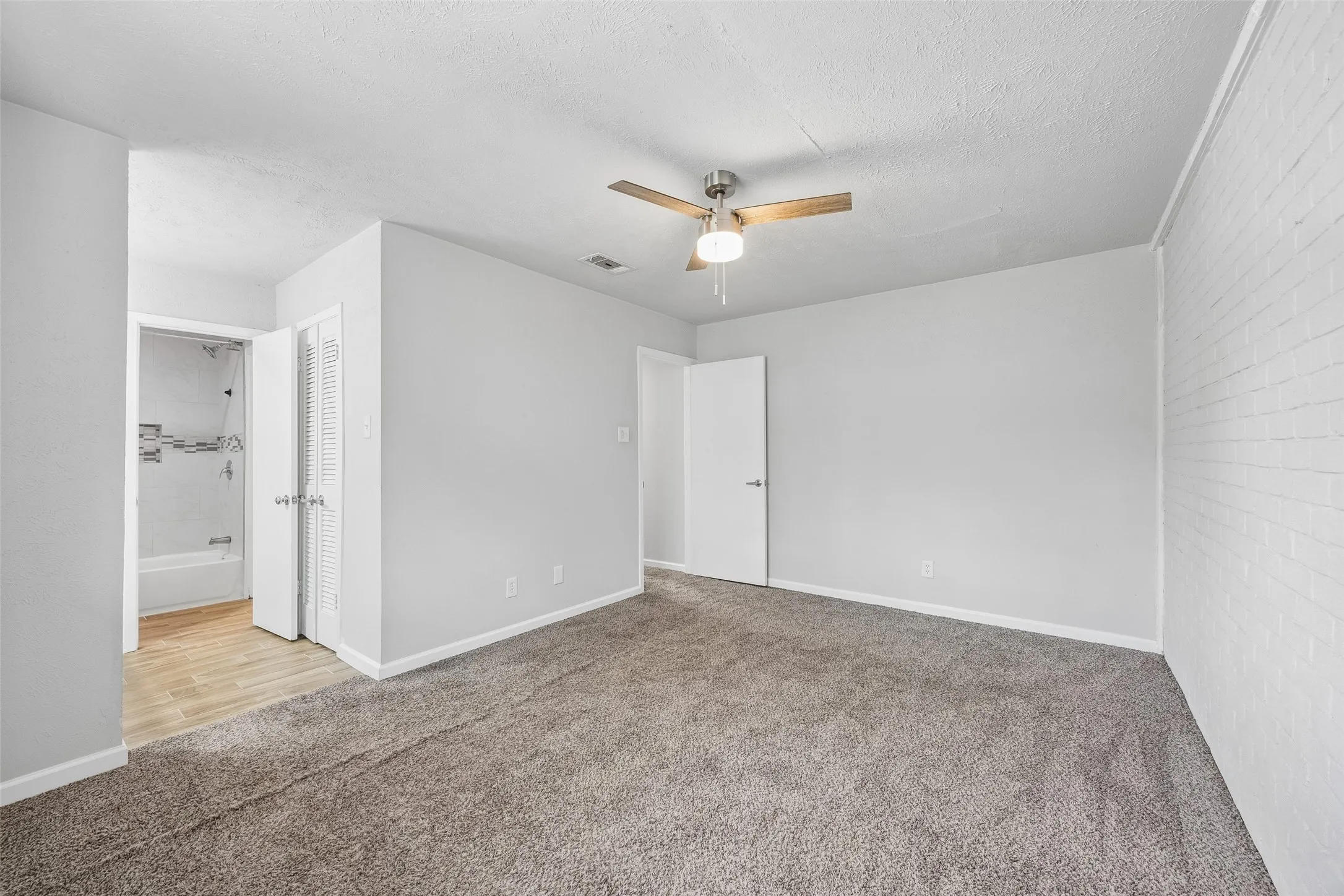 Townhouse For Sale in Dallas County , 2108 Via Madonna, Carrollton, Texas 75006, 3 Bedroom, 2 Bathroom, Garage spaces, 1,416 Sqft, built in 1973, mls#21381316, Real Estate Agent in Carrollton, Homes For Sale in Dallas county, Homes For Sale in Carrollton, Realtor in Carrollton Texas, Real Estate Brokerage Independent Realty Texas, Luminita Cordes Realtor
