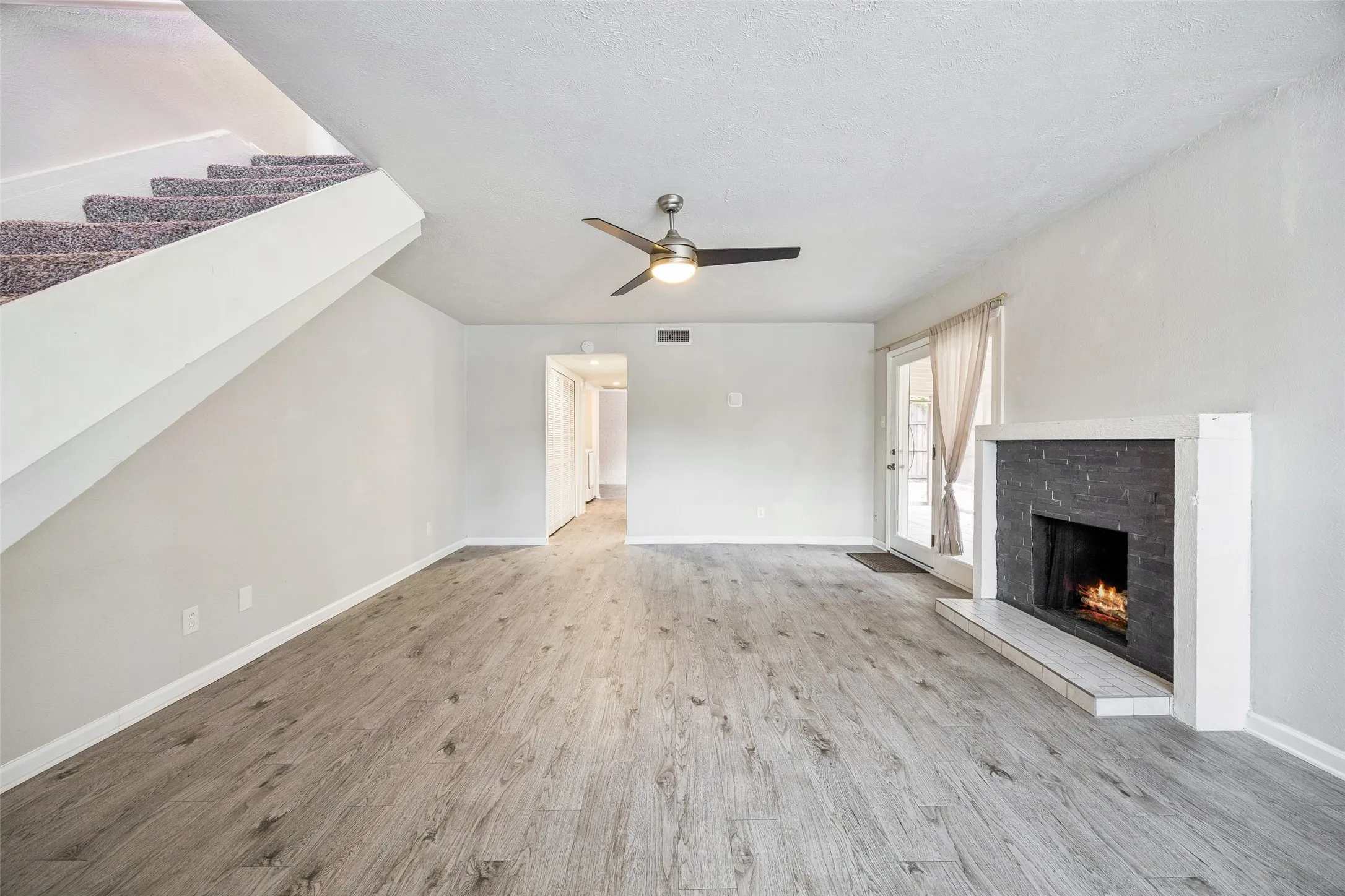 Townhouse For Sale in Dallas County , 2108 Via Madonna, Carrollton, Texas 75006, 3 Bedroom, 2 Bathroom, Garage spaces, 1,416 Sqft, built in 1973, mls#21381316, Real Estate Agent in Carrollton, Homes For Sale in Dallas county, Homes For Sale in Carrollton, Realtor in Carrollton Texas, Real Estate Brokerage Independent Realty Texas, Luminita Cordes Realtor